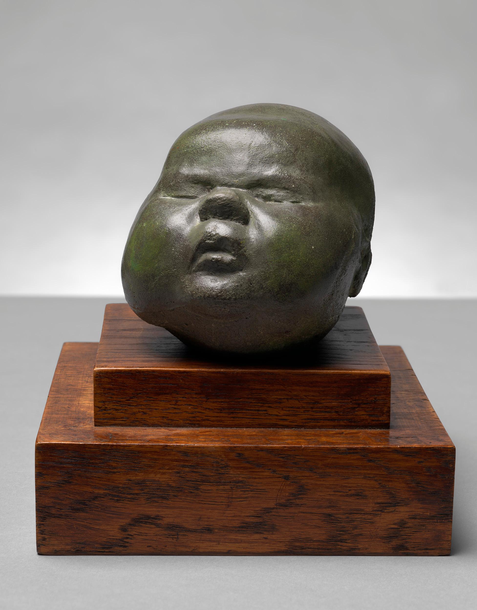 baby head statue