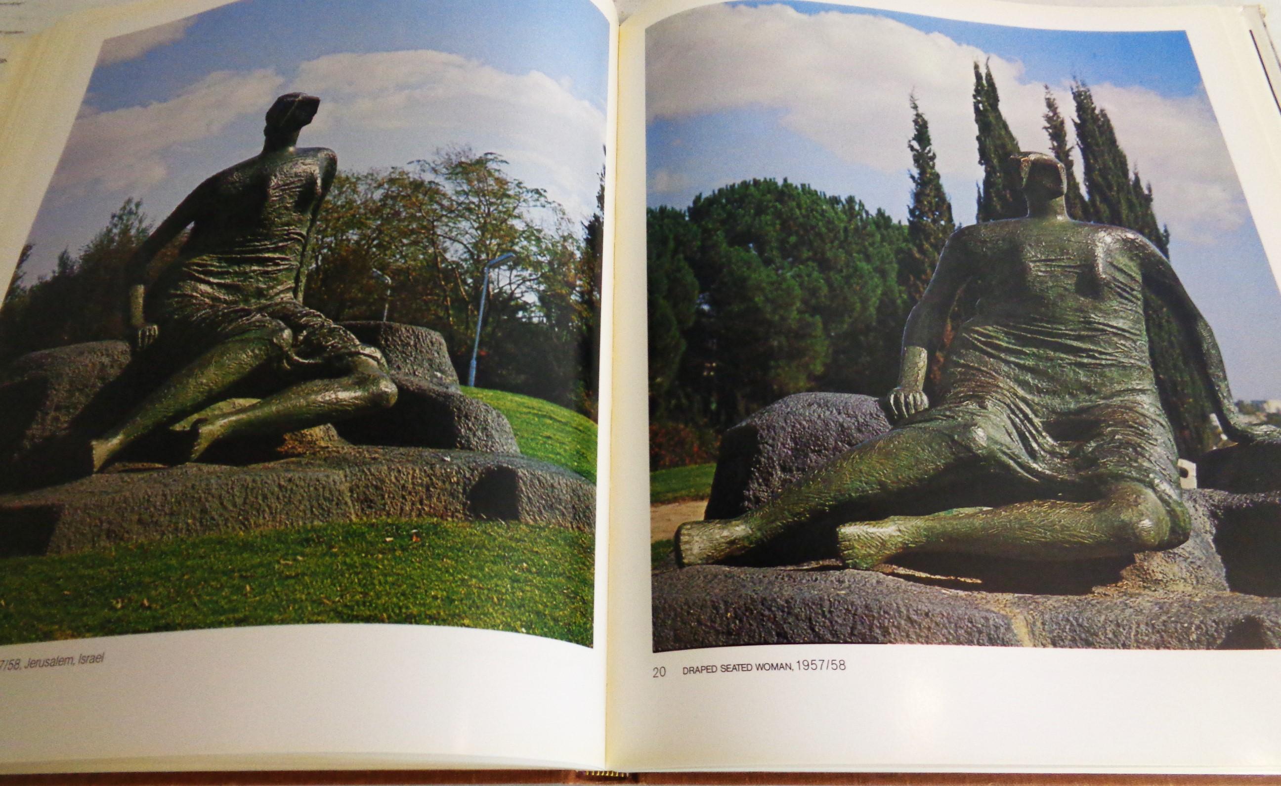 Skulpturen von Henry Moore in Landschaft - 1978 Clarkson N. Potter - 1. Auflage im Angebot 7