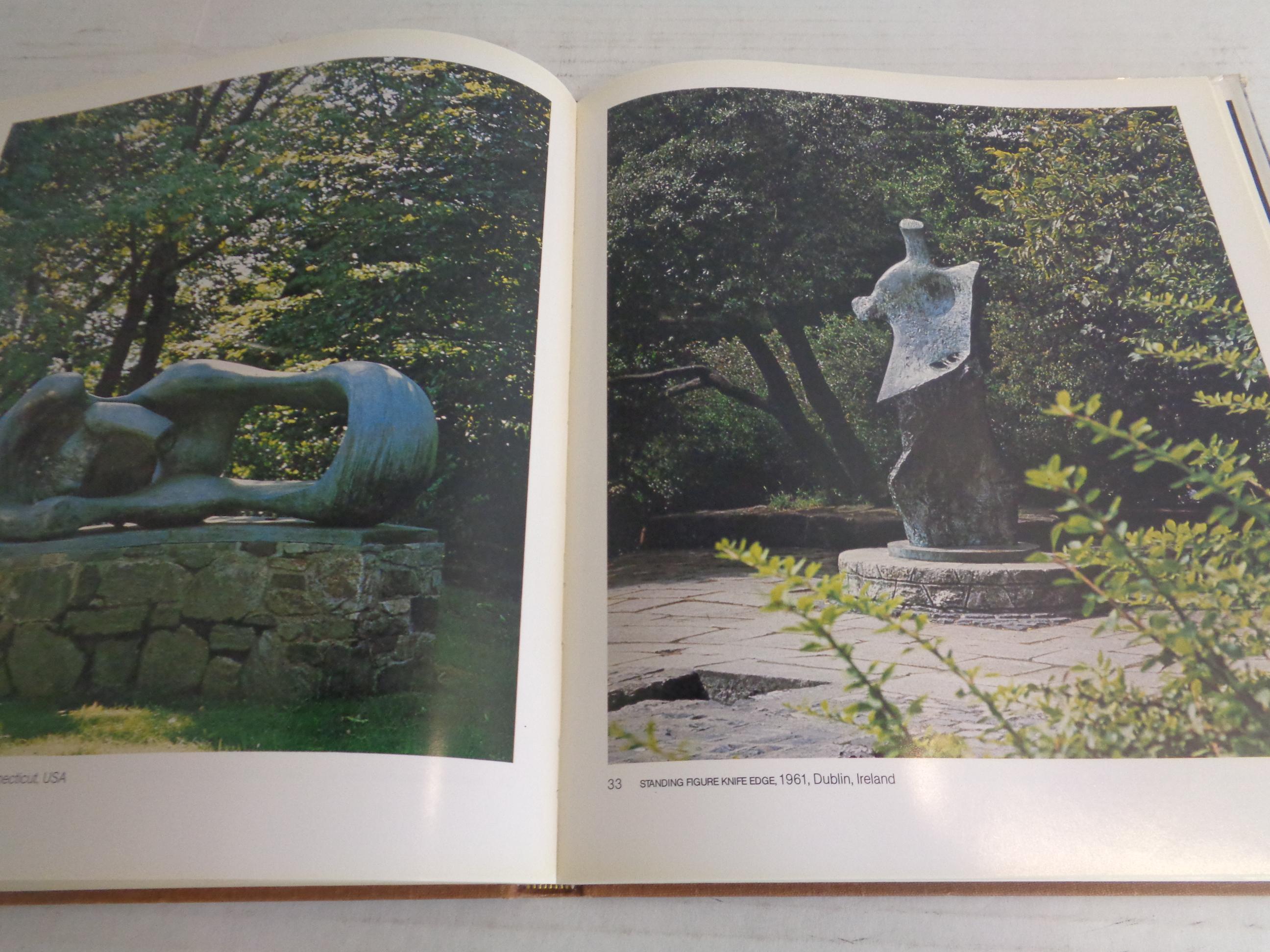 Skulpturen von Henry Moore in Landschaft - 1978 Clarkson N. Potter - 1. Auflage im Angebot 10