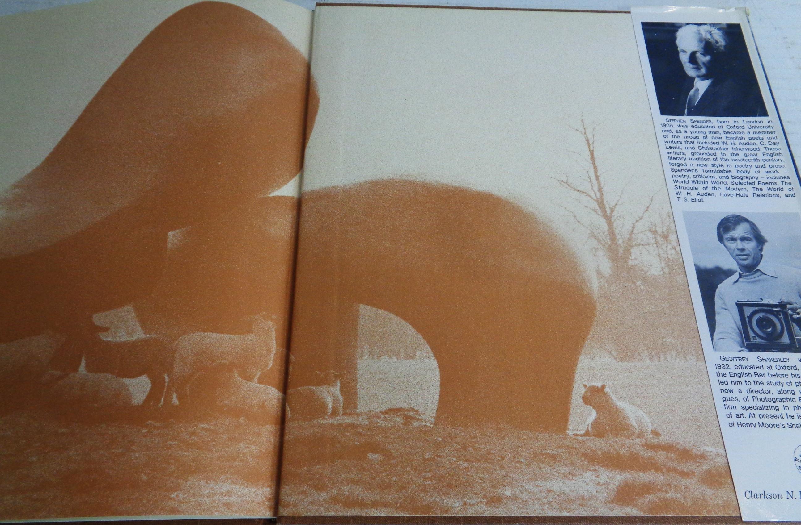 Henry Moore Sculptures in Landscape - 1978 Clarkson N. Potter - 1st Edition In Good Condition For Sale In Rochester, NY