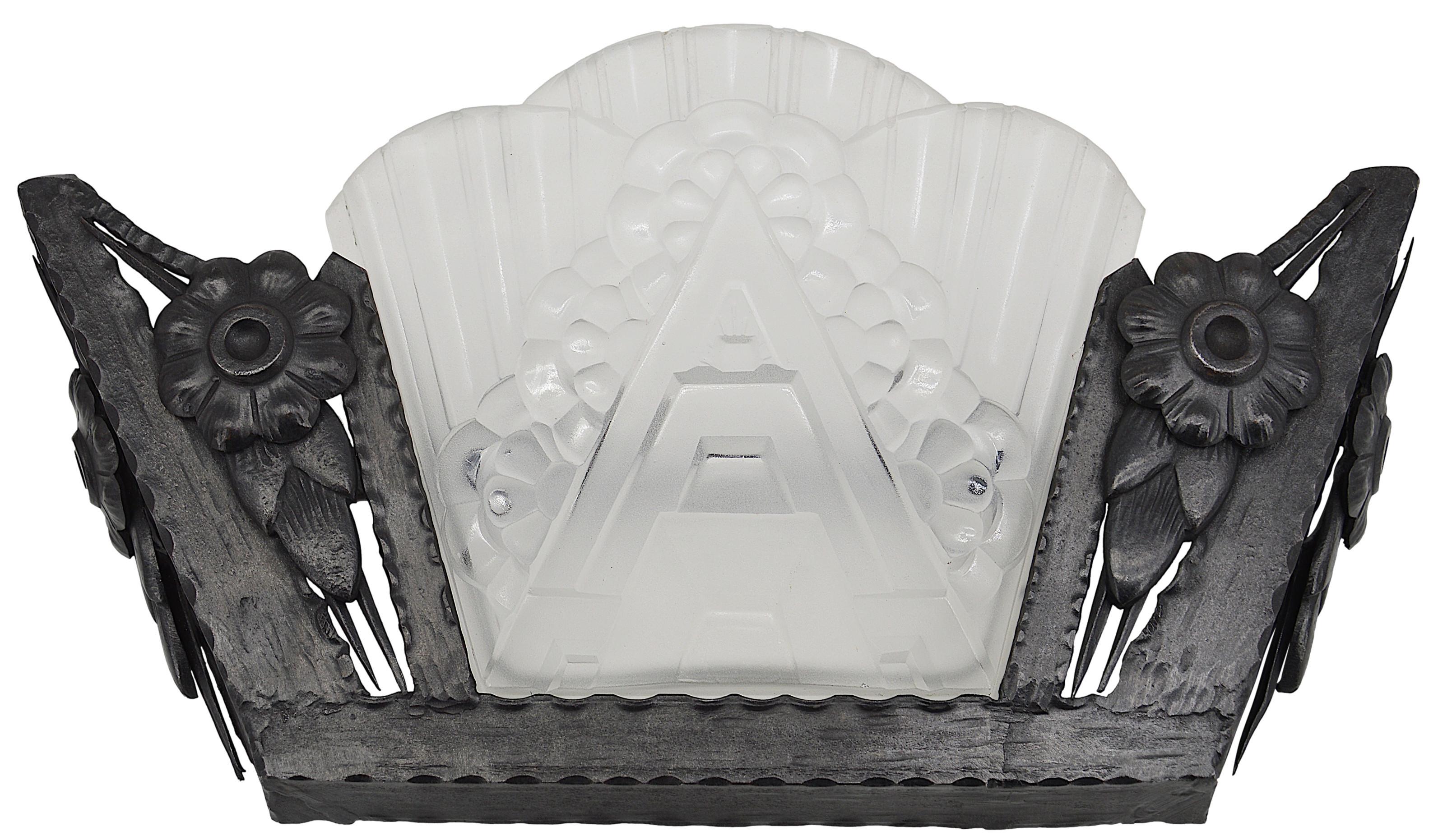 French Art Deco pair of wall sconces by MOUYNET (Paris), France, 1920s. Thick frosted molded glass shades with a stylized Art Deco pattern by Schneider for Mouynet. Wrought-iron fixtures. Height : 7.1