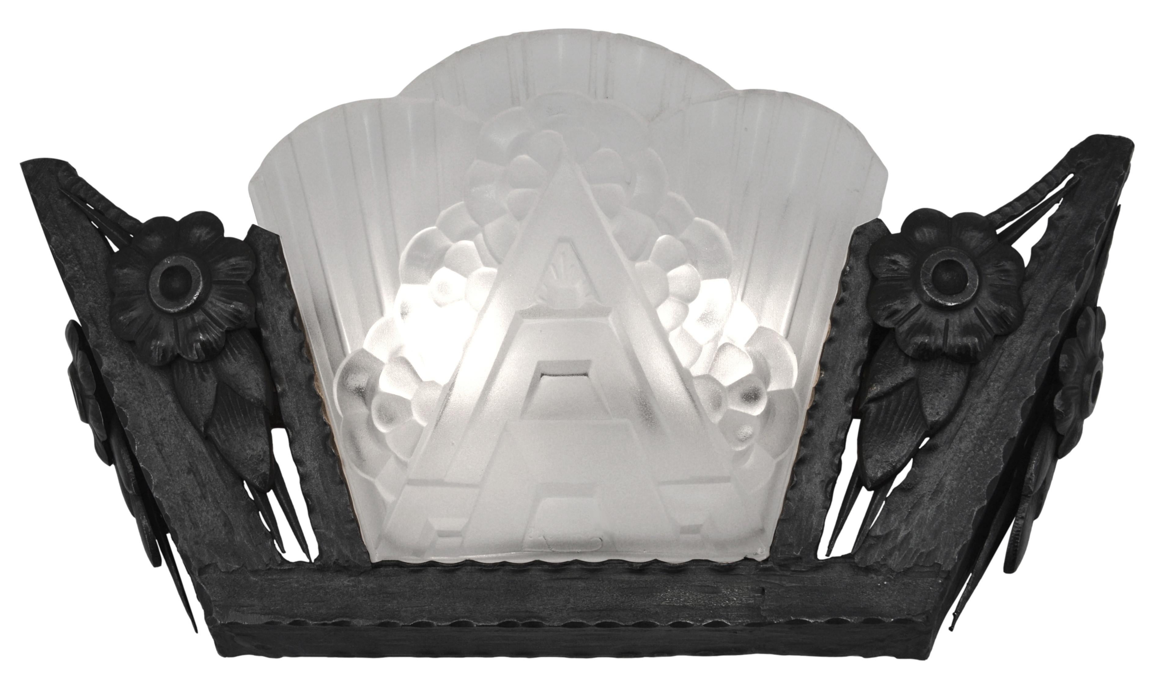 Frosted Henry Mouynet Rare French Art Deco Pair of Wall Sconces, 1920 For Sale