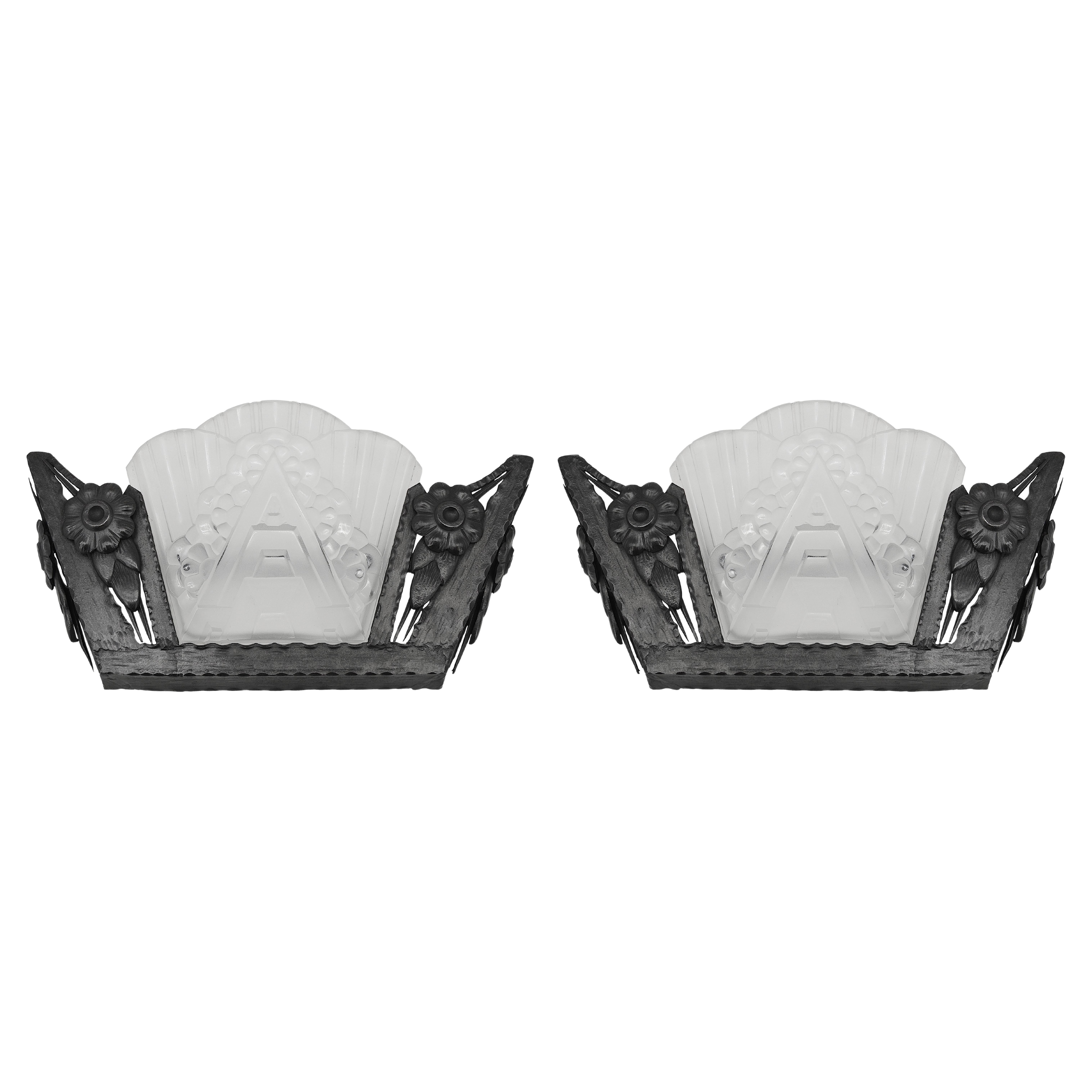 Henry Mouynet Rare French Art Deco Pair of Wall Sconces, 1920 For Sale