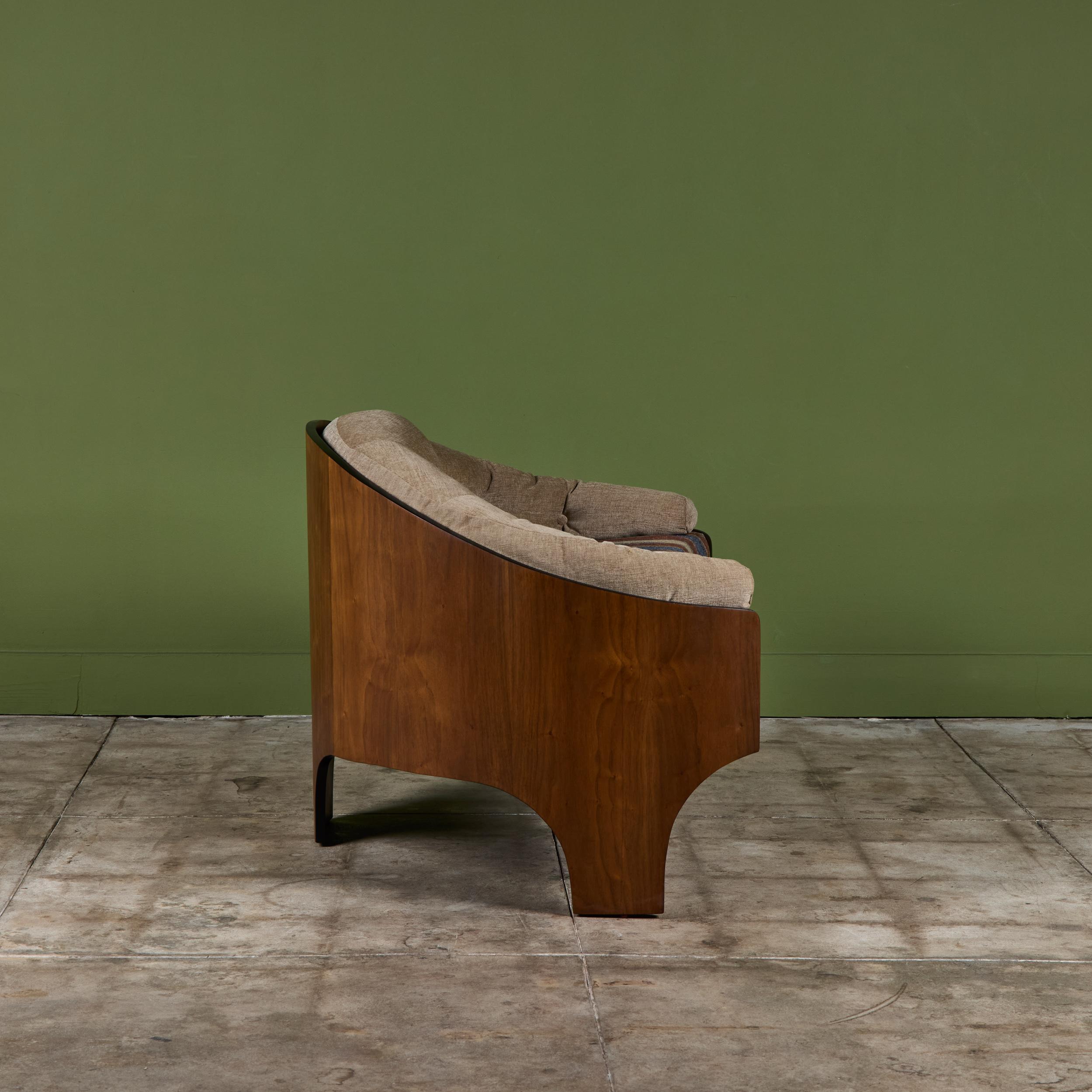 Henry P. Glass 'Intimate Island' Loveseat für Richbilt Furniture im Zustand „Gut“ im Angebot in Los Angeles, CA
