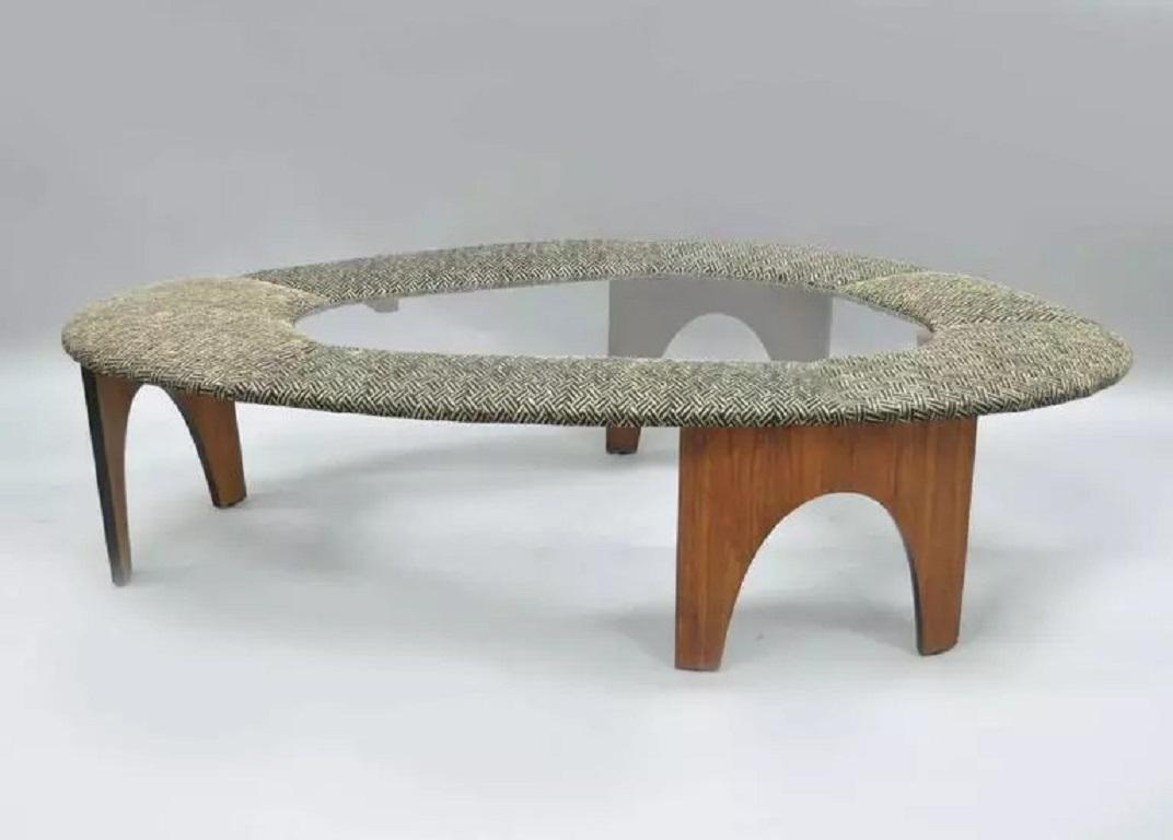 Inconnu Henry P Glass Intimate Island Suite Walnut Upholstered Mid Century Coffee Table (Table basse du milieu du siècle) en vente
