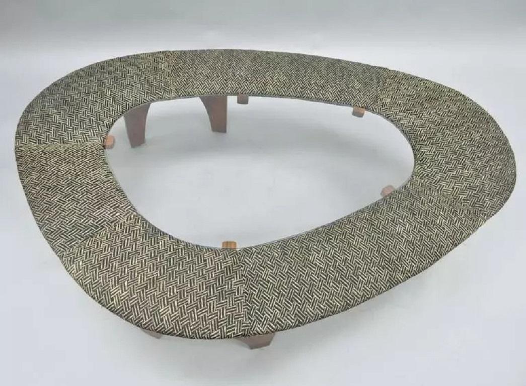 Henry P Glass Intimate Island Suite Walnut Upholstered Mid Century Coffee Table (Table basse du milieu du siècle) Bon état - En vente à Philadelphia, PA