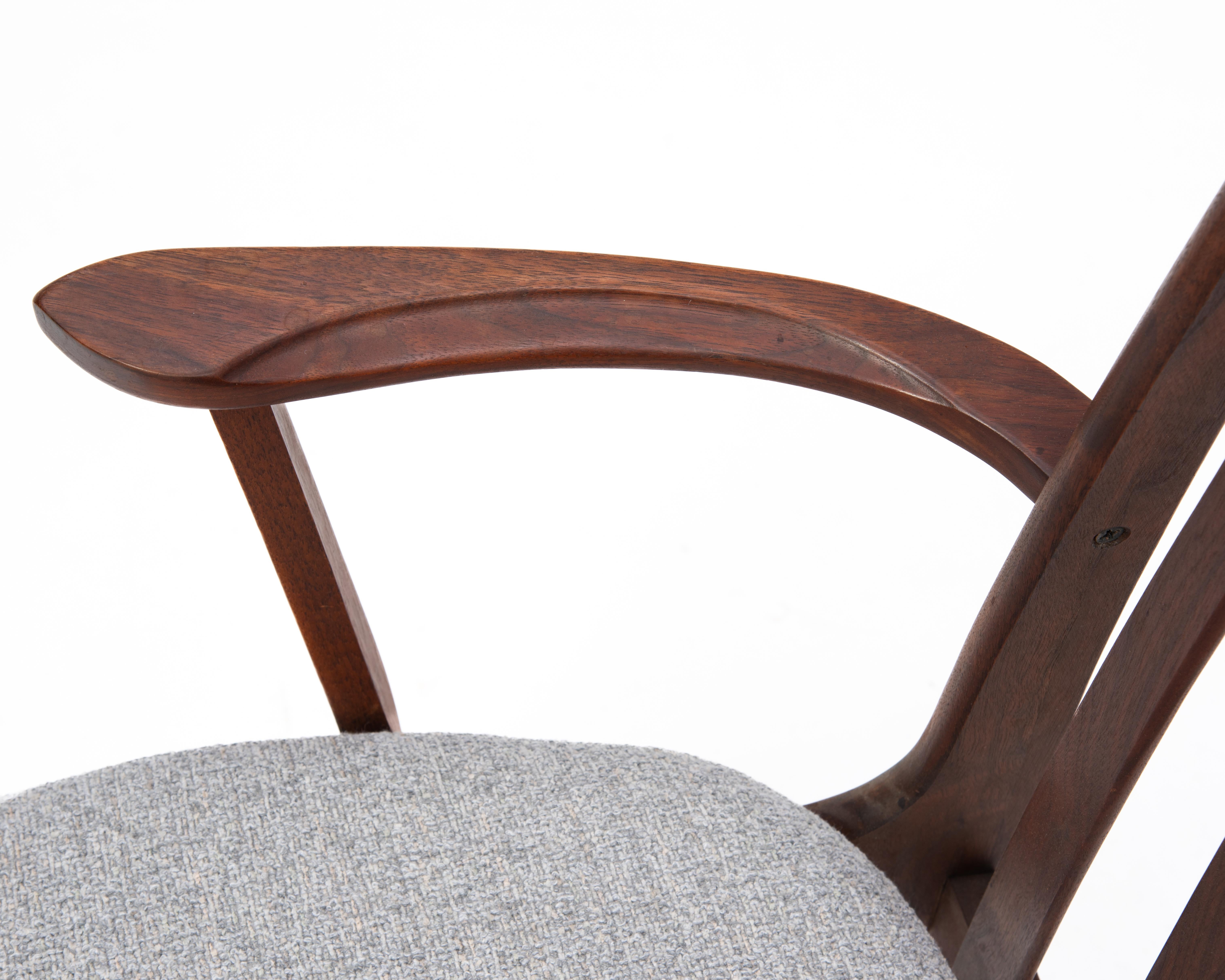 Henry P. Glass Richbilt MFG Pearsall Esszimmerstühle aus Nussbaumholz mit hoher Rückenlehne, 4er-Set im Angebot 7