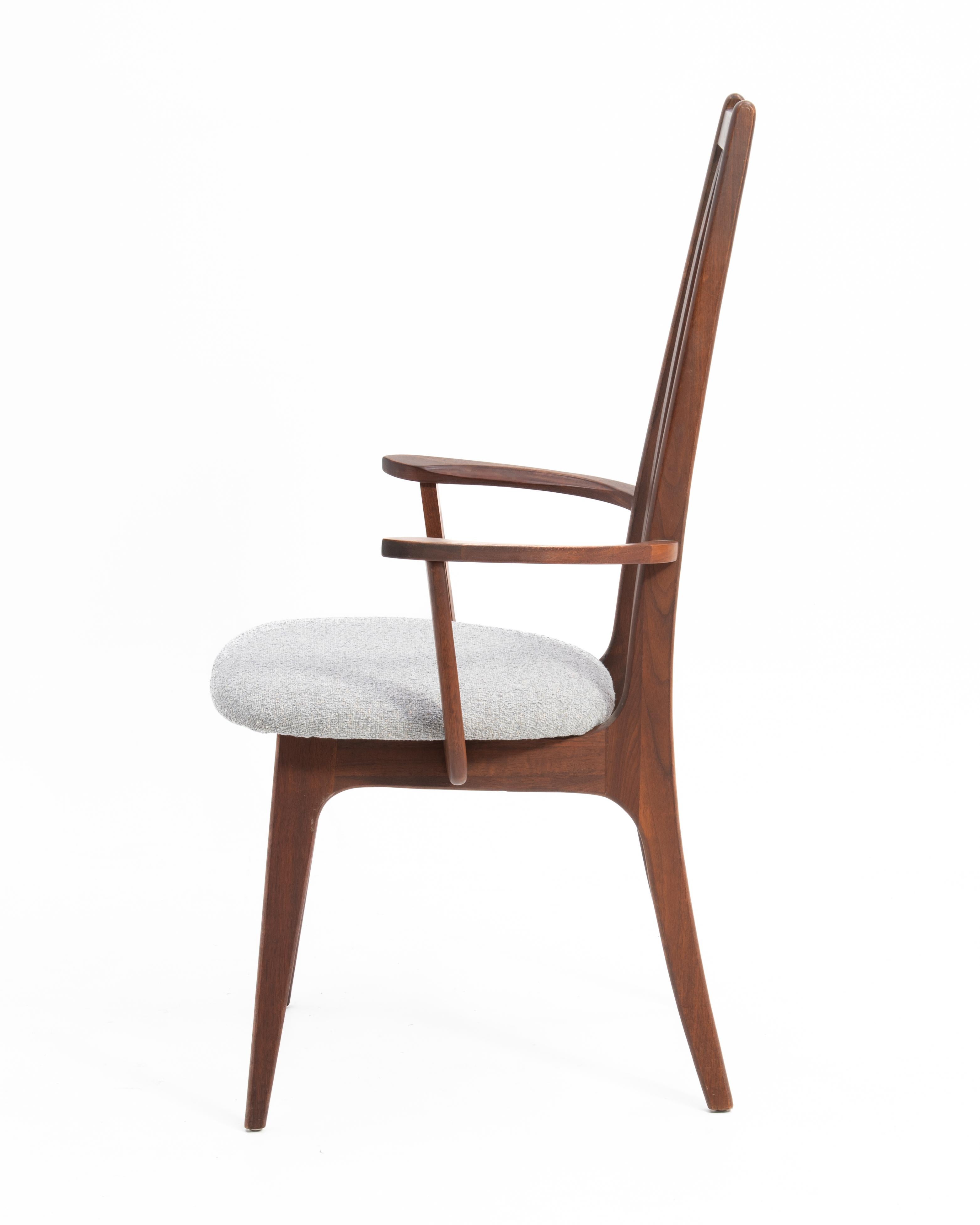 Henry P. Glass Richbilt MFG Pearsall Esszimmerstühle aus Nussbaumholz mit hoher Rückenlehne, 4er-Set (Mitte des 20. Jahrhunderts) im Angebot