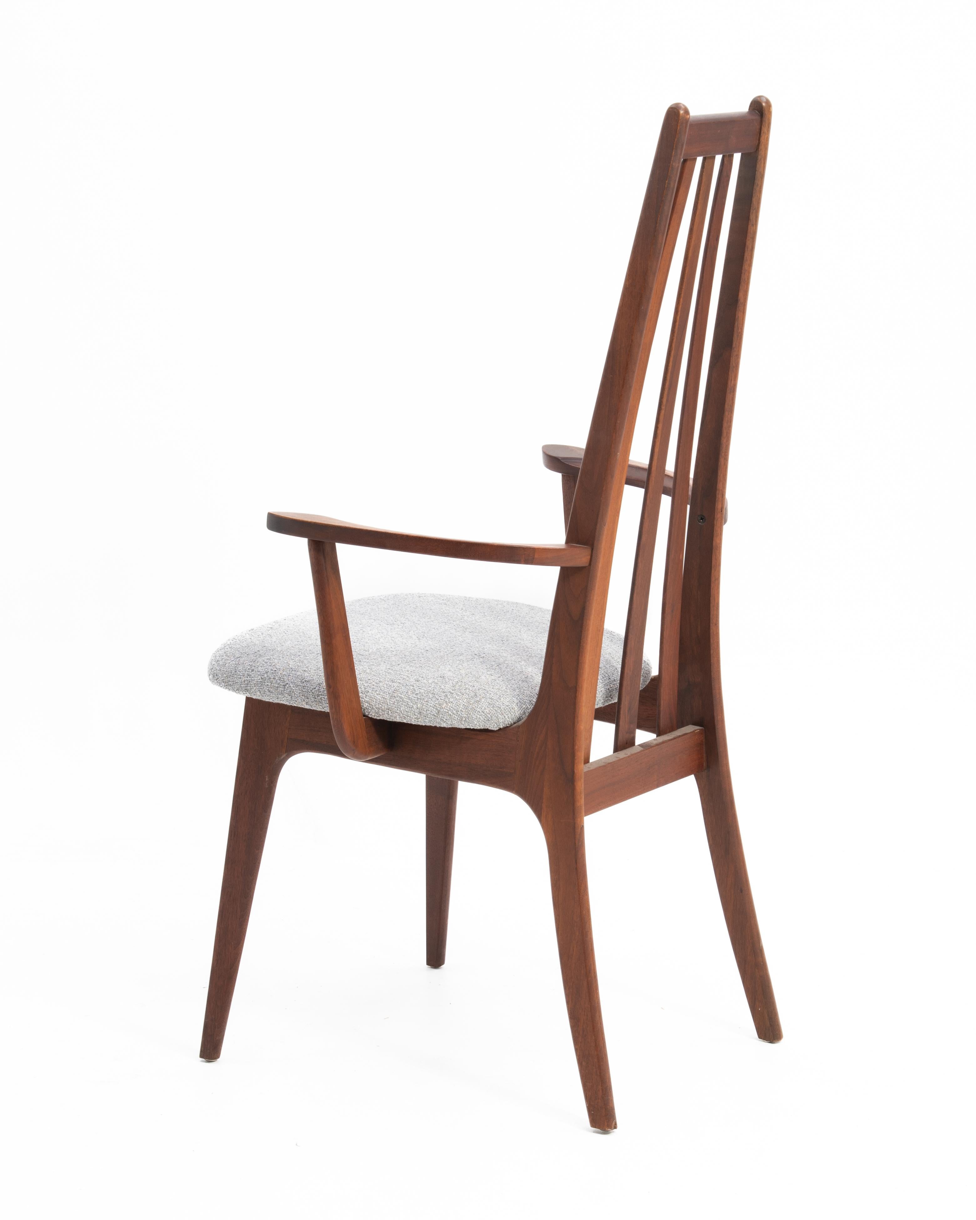 Henry P. Glass Richbilt MFG Pearsall Esszimmerstühle aus Nussbaumholz mit hoher Rückenlehne, 4er-Set (Stoff) im Angebot