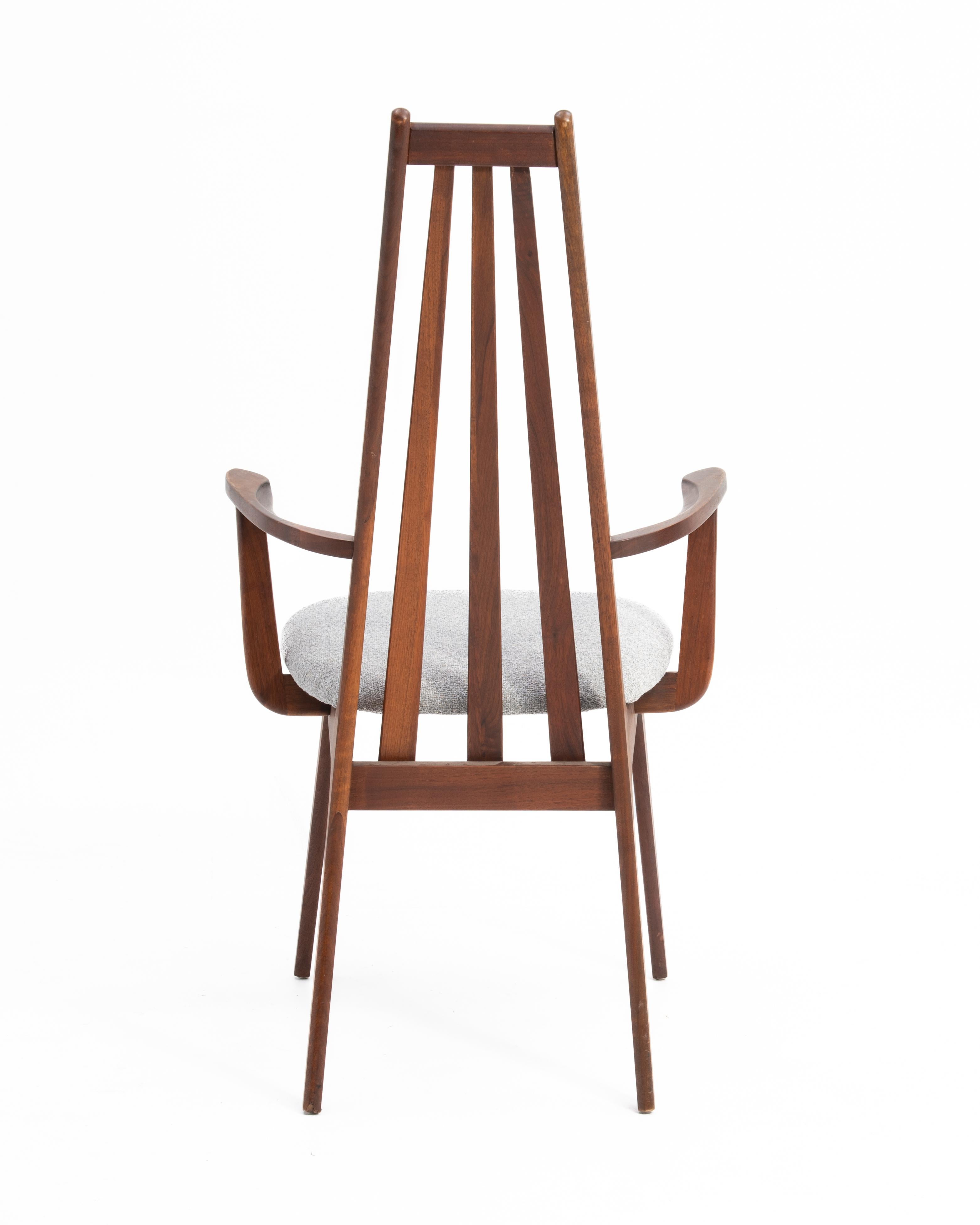 Henry P. Glass Richbilt MFG Pearsall Esszimmerstühle aus Nussbaumholz mit hoher Rückenlehne, 4er-Set im Angebot 1