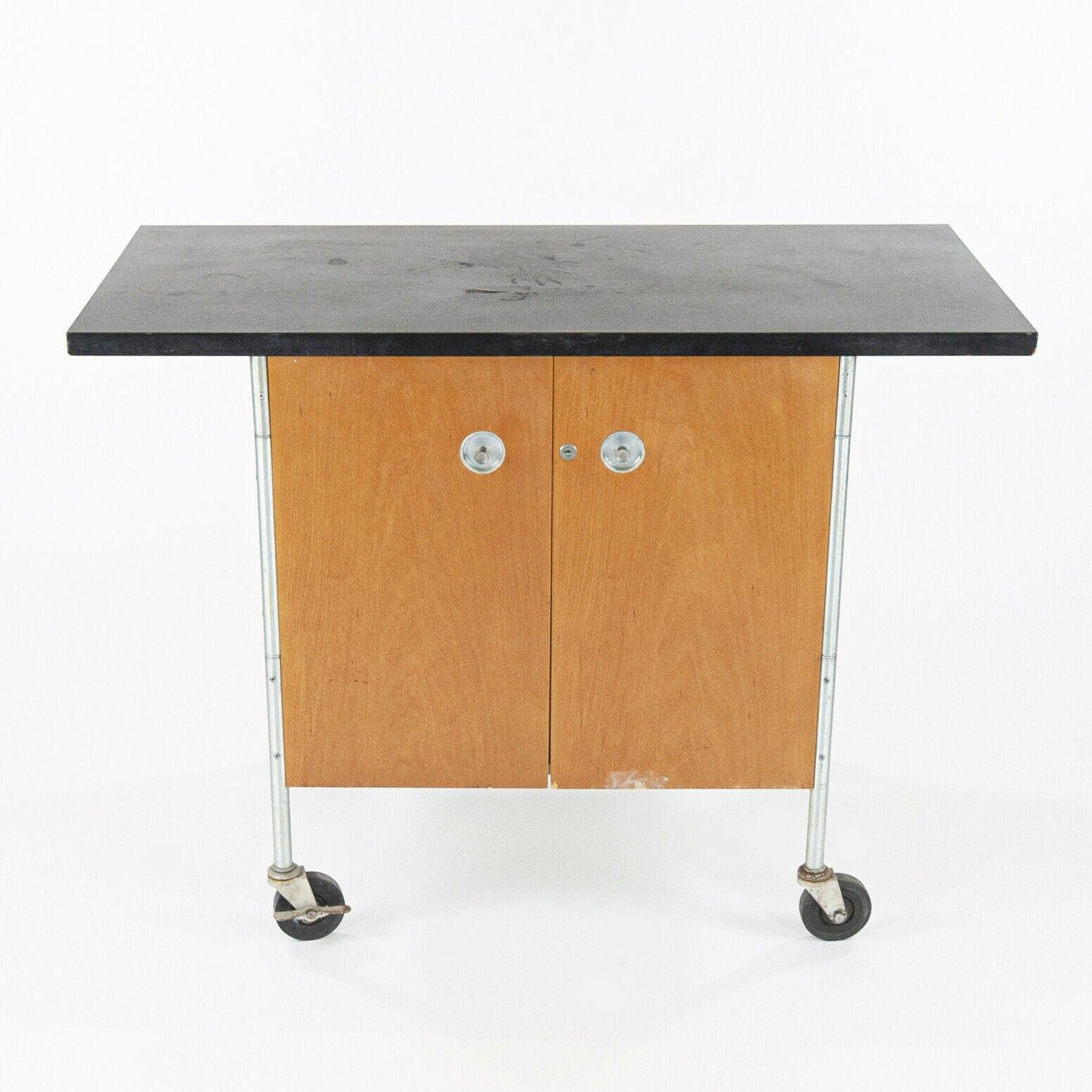 Henry P. Glass Rollle Bar Tea Cart Cabinet by Fleetwood Furniture Company en vente 1