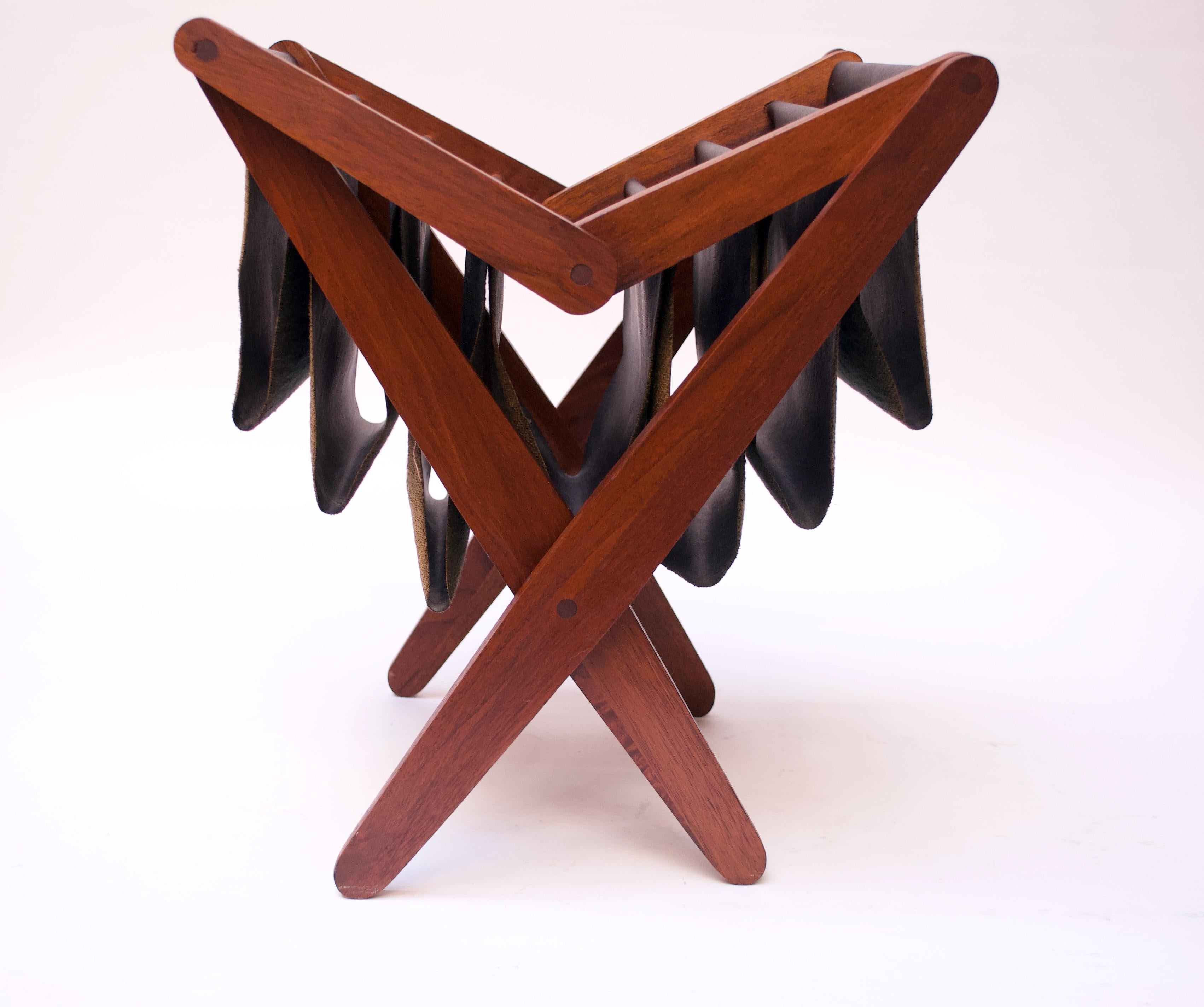 Henry P. Glass Walnut and Naugahyde Magazine Rack In Good Condition For Sale In Brooklyn, NY