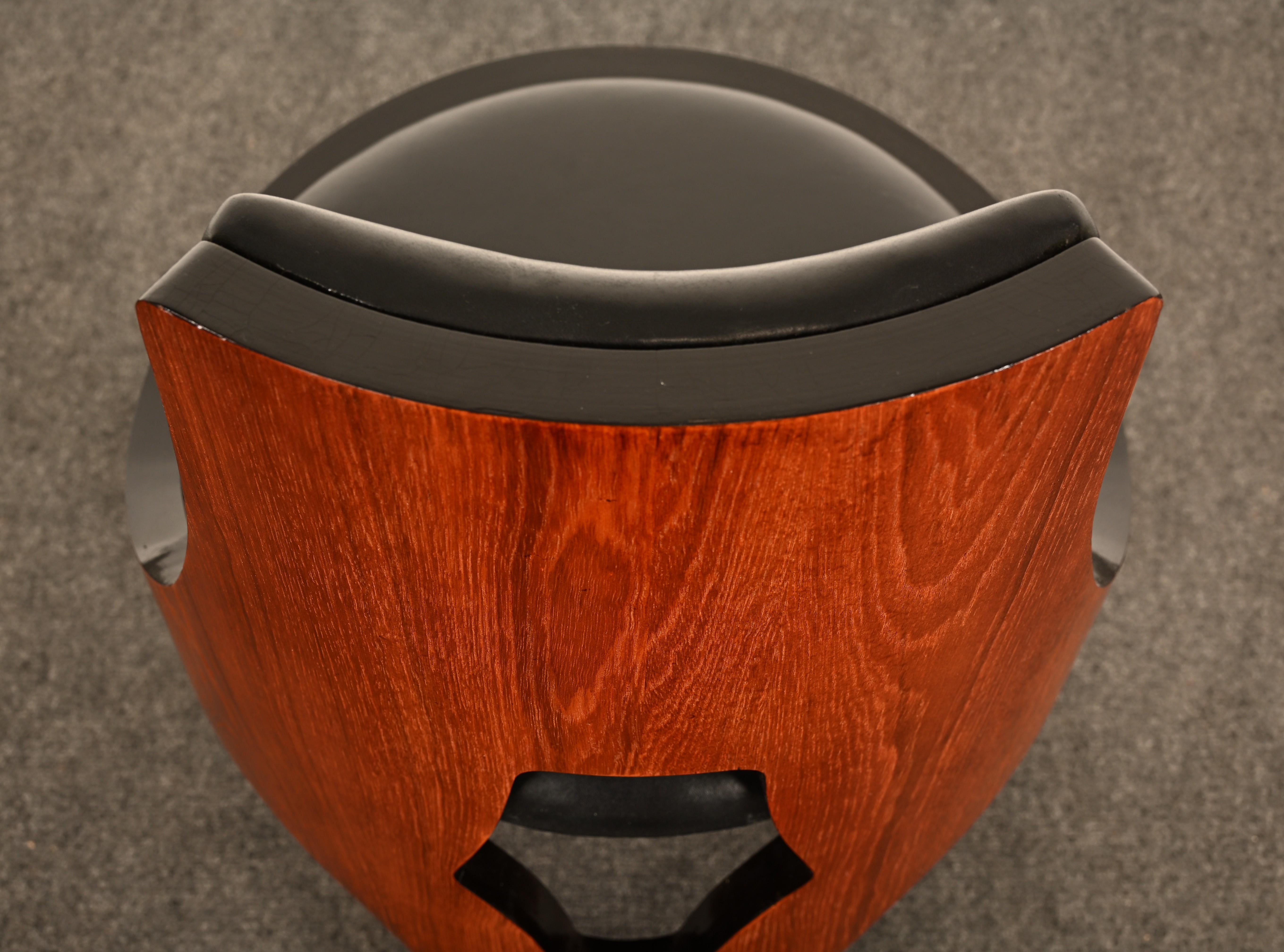 Henry P. Glass Dreibeiniger Stuhl aus Nussbaum und Leder, 1950er Jahre im Angebot 7