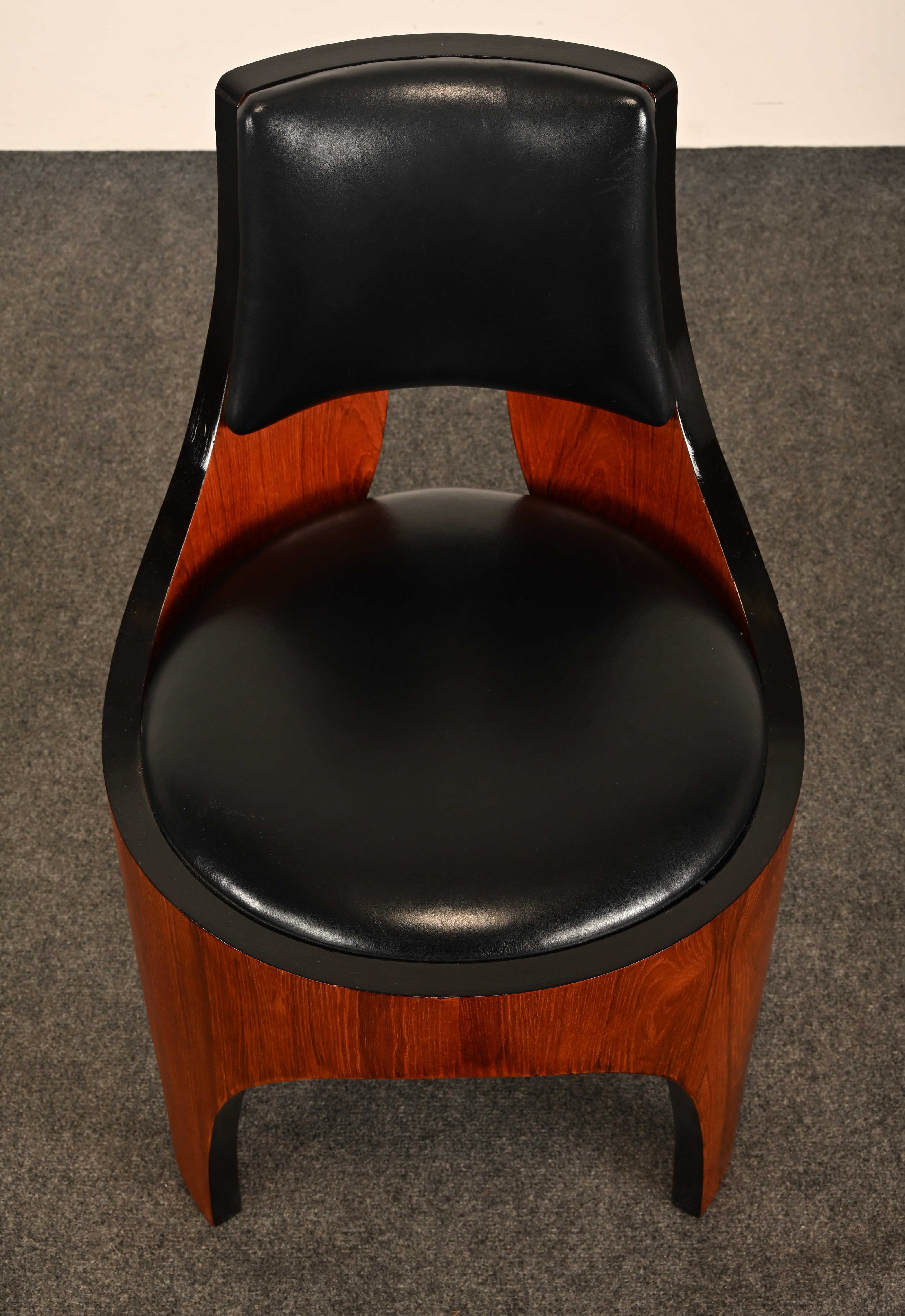 Henry P. Glass Dreibeiniger Stuhl aus Nussbaum und Leder, 1950er Jahre (Moderne der Mitte des Jahrhunderts) im Angebot