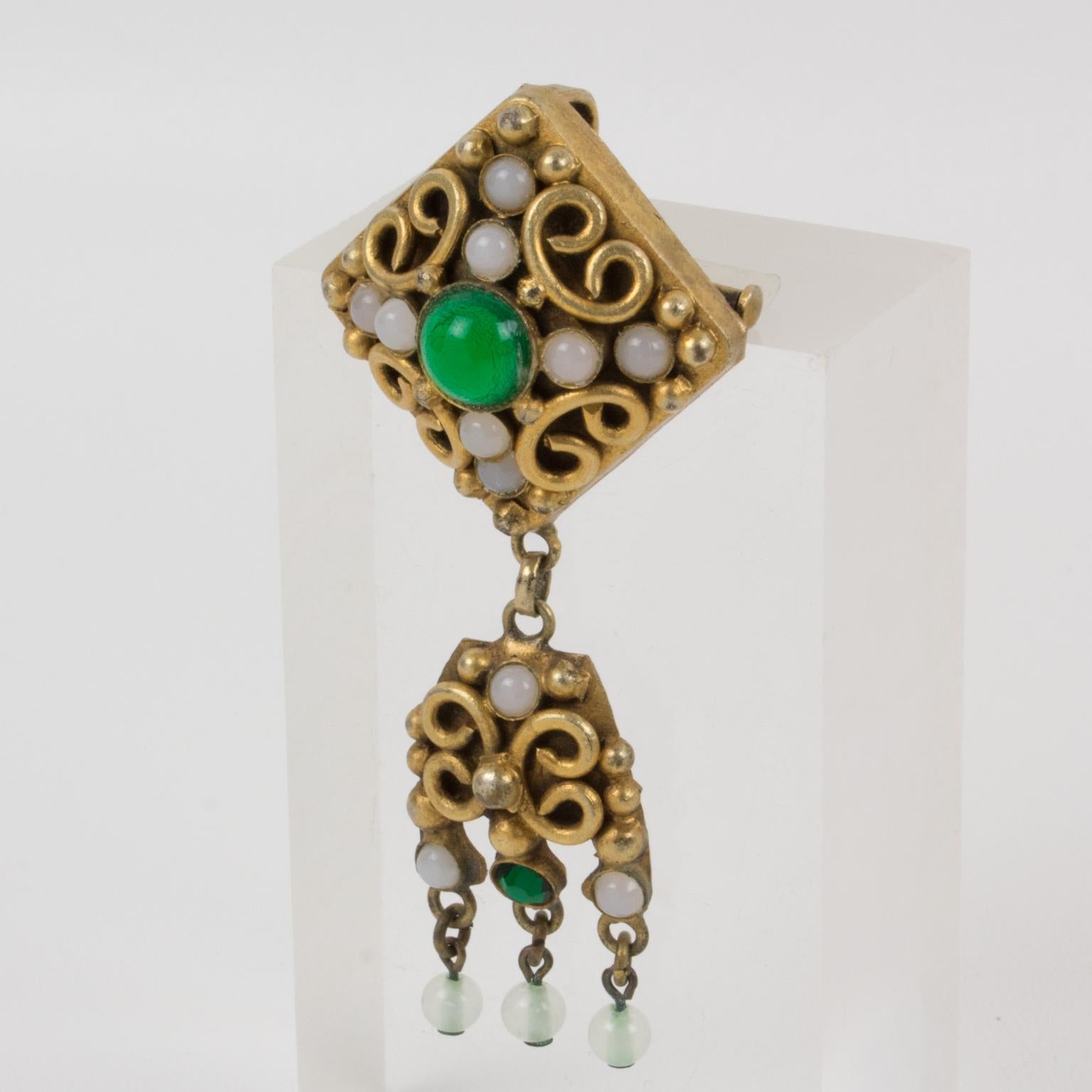 Broche medieval de bronce Henry Perichon con cabujones de vidrio colado en Bueno estado para la venta en Atlanta, GA