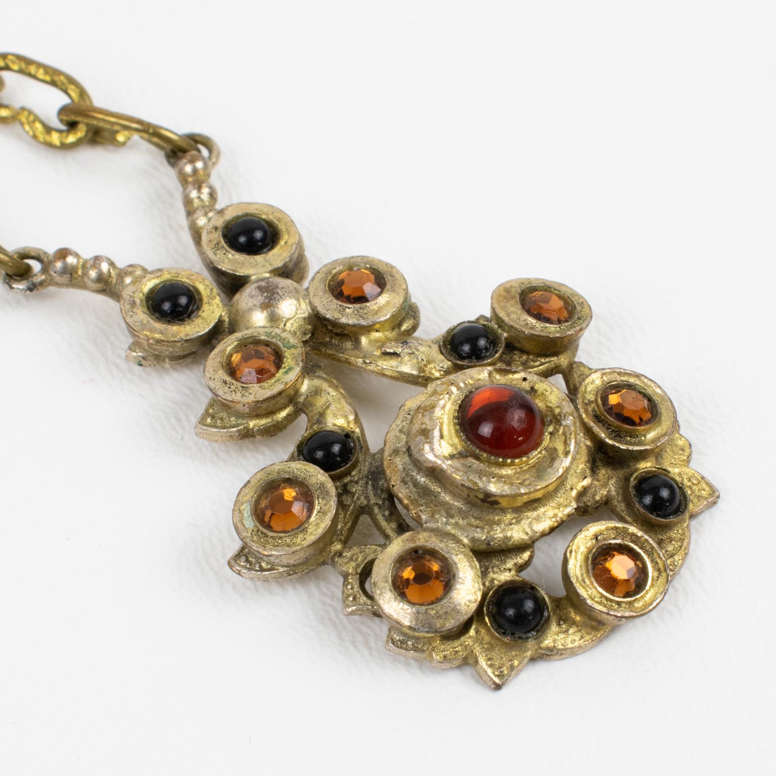 Henry Perichon Halskette mit Anhänger aus vergoldeter Bronze mit schwarzem und Paprika-Cabochons im Angebot 1