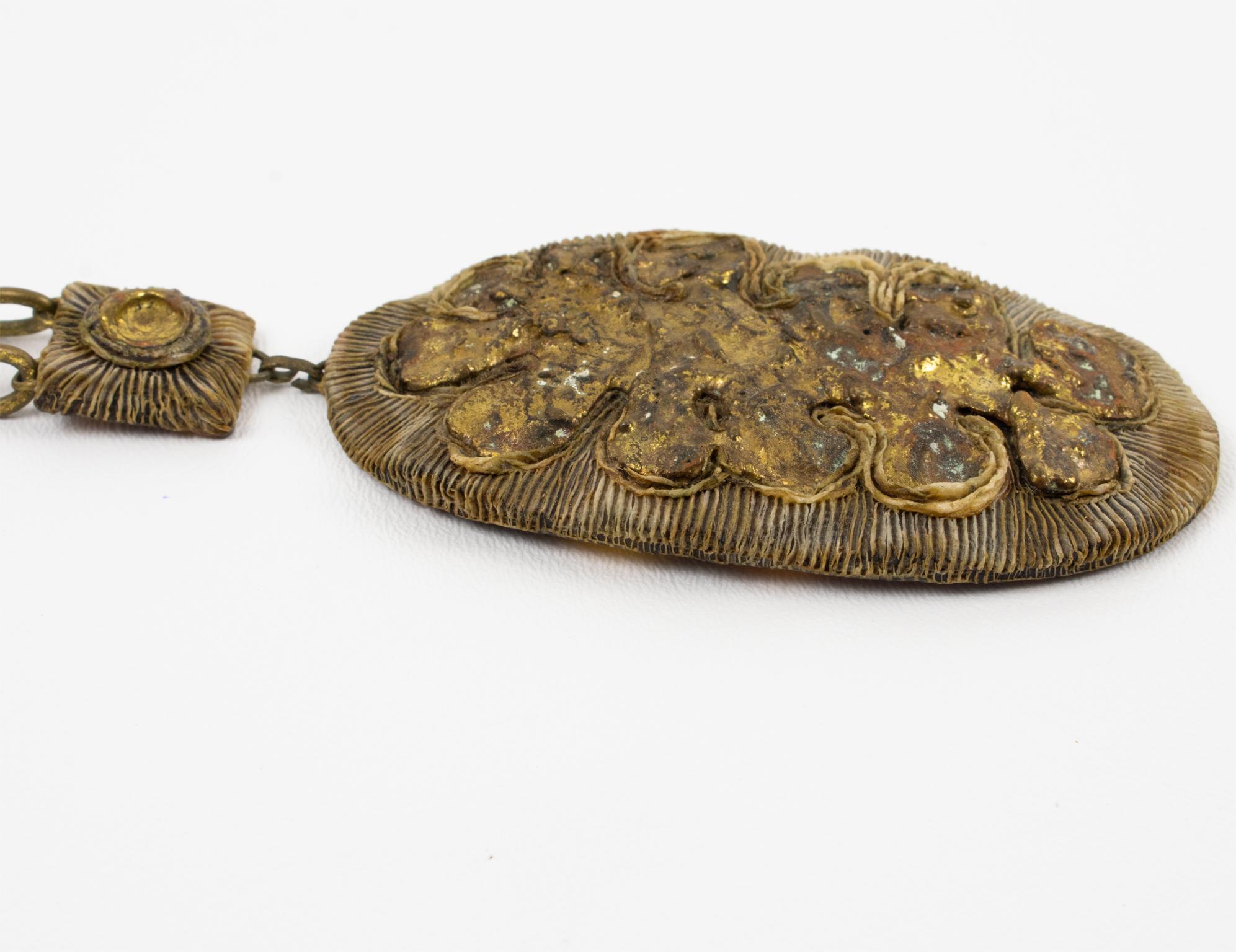 Henry Perichon Collier chaîne en bronze avec médaillon orné de bijoux en forme de clous en vente 7