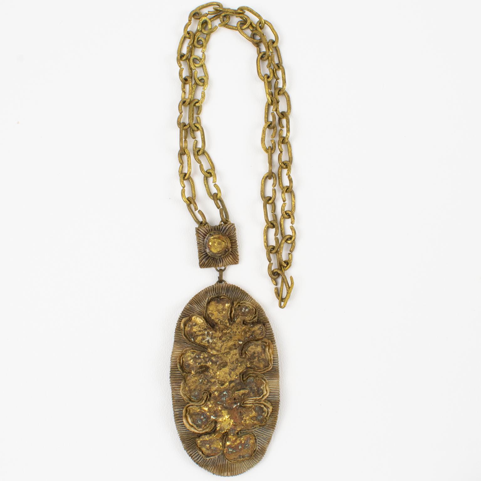 Henry Perichon Collier chaîne en bronze avec médaillon orné de bijoux en forme de clous Pour femmes en vente