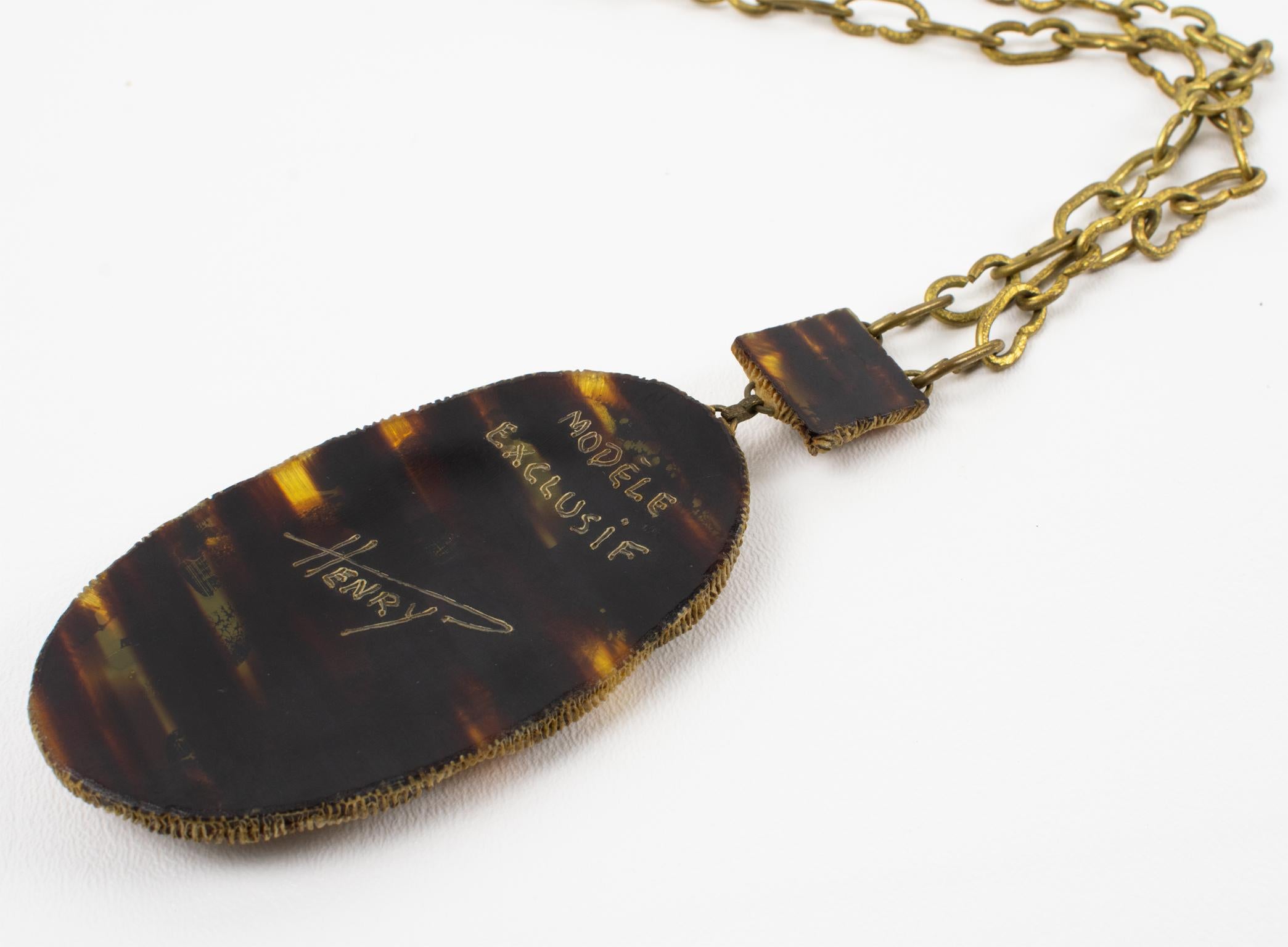 Henry Perichon Collier chaîne en bronze avec médaillon orné de bijoux en forme de clous en vente 4