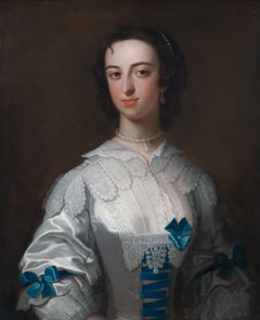 Porträt einer Dame in einem weißen Seidenkleid mit blauen Schleifenbändern um 1745-1755