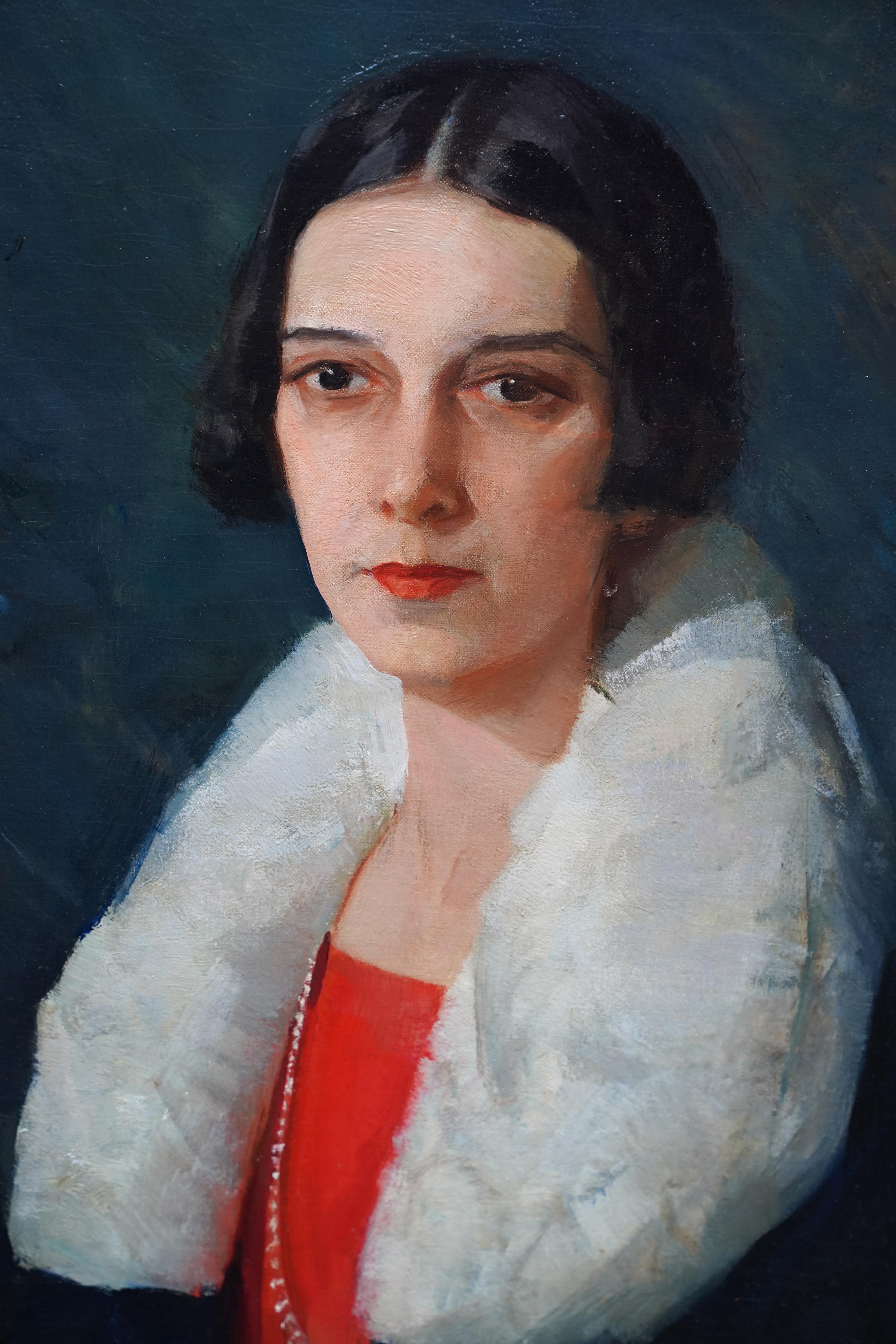 L'artiste américain Henry R&R ARTENRY a peint ce charmant portrait Art déco des années 1920. Le tableau est un portrait debout à mi-corps d'une dame vêtue d'un manteau noir avec un col en fourrure blanche sur une robe rouge et de longues perles.