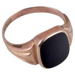 Henry Roland, Danish goldsmith. 14 karat gold ring with onyx. Mid-20th  C.