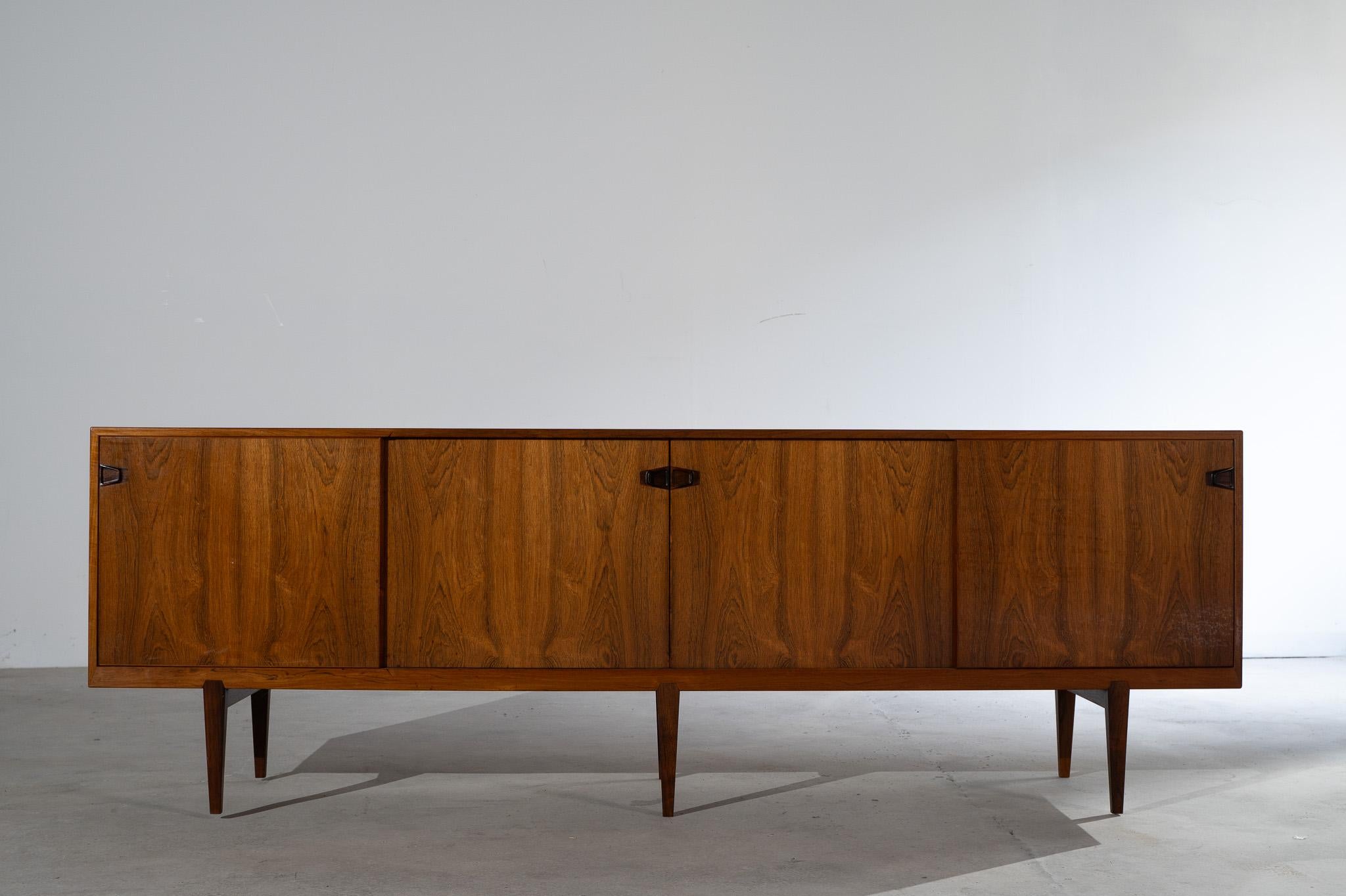Danese Henry Rosengren Hansen Brande Møbelindustri Credenza Rosewwod Metà Secolo in vendita