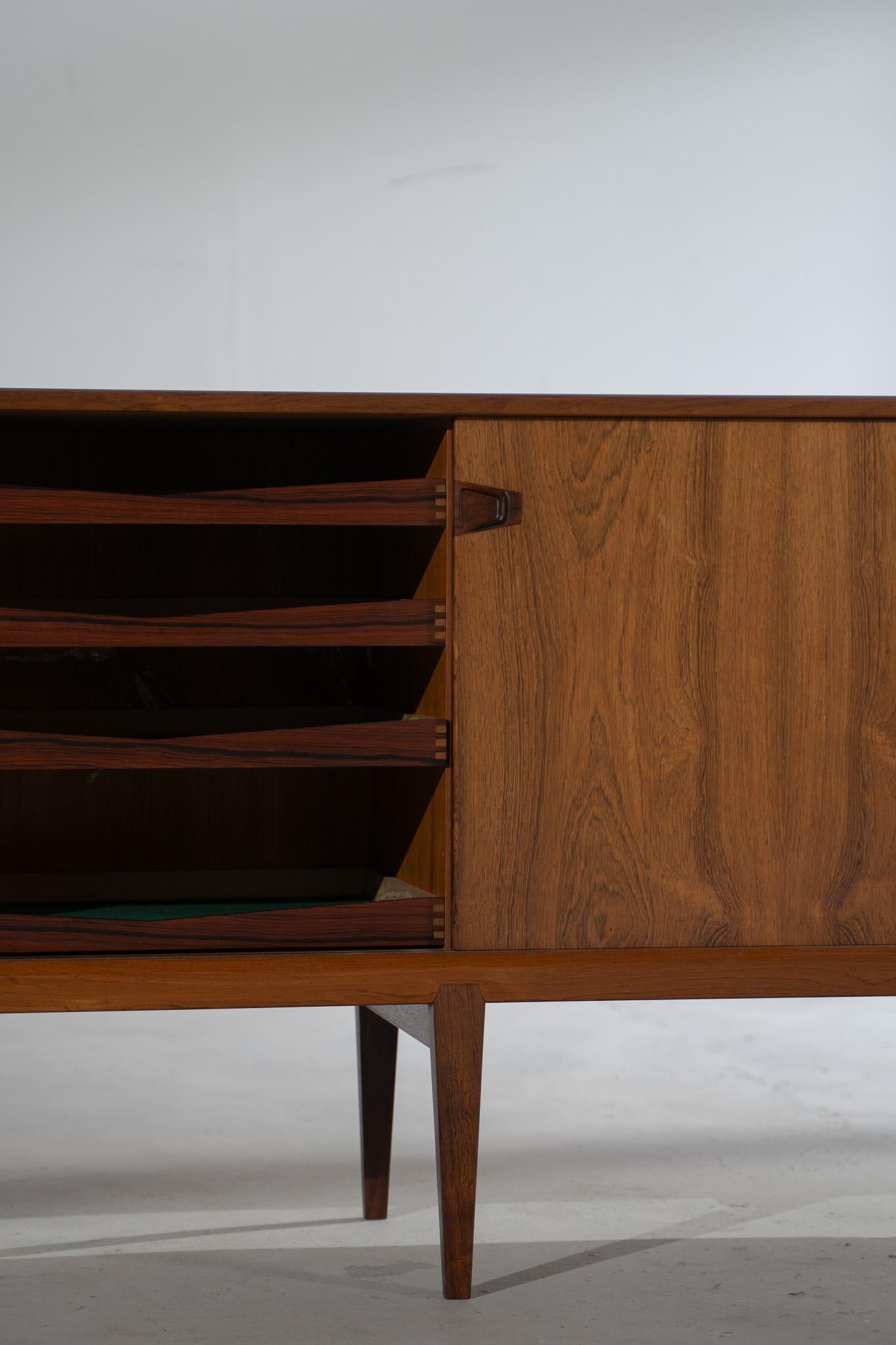 Henry Rosengren Hansen Brande Møbelindustri Credenza Rosewwod Metà Secolo In condizioni ottime in vendita a Berlin, BE