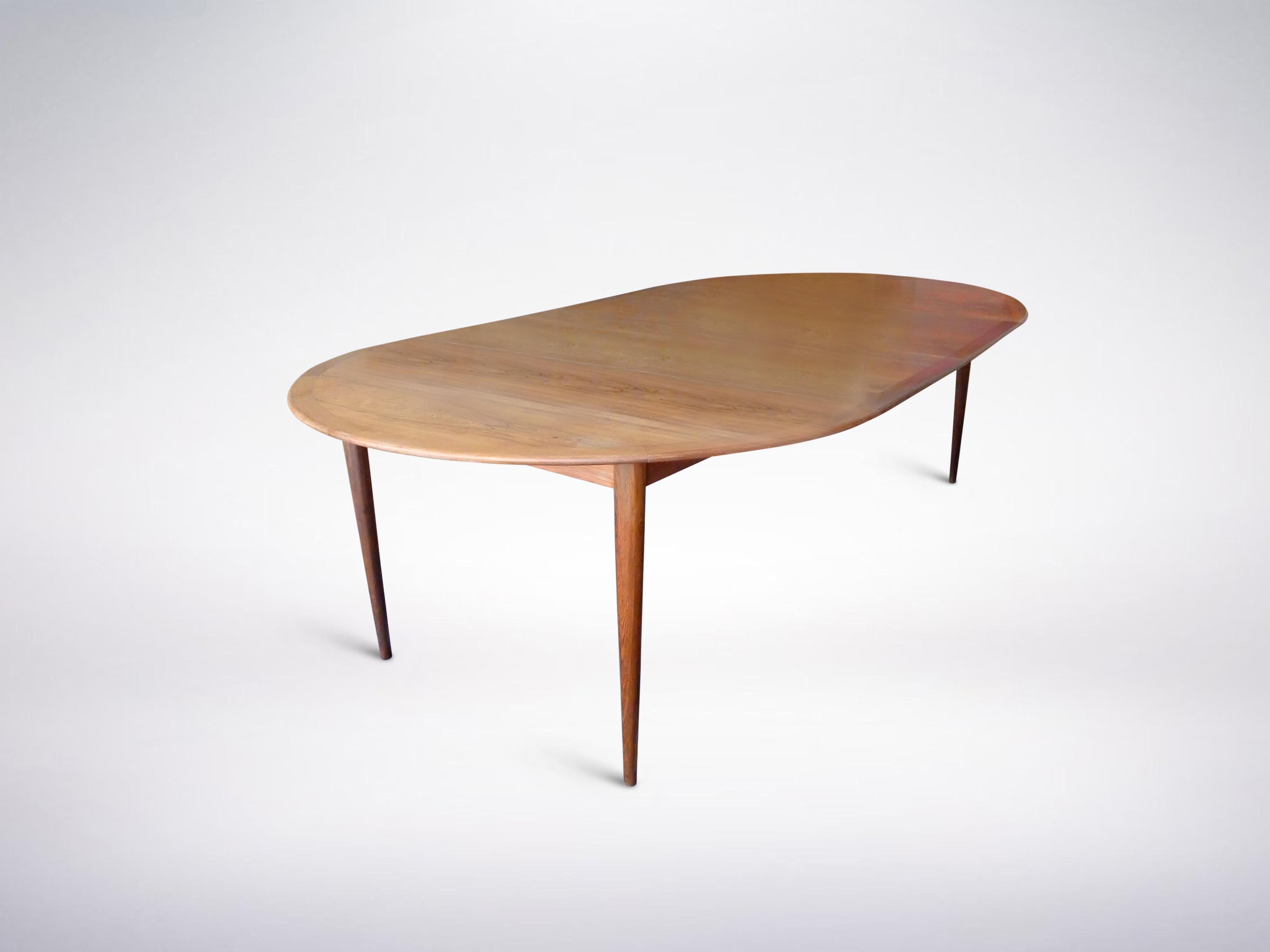 Henry Rosengren Hansen for Mobelindustri, Danish mid-century dining table in rosewood, 1960

An awesome Teak dining table by Henry Rosengren Hansen for Brande Møbelindustri. This table is extremely well built and designed to last, being constructed