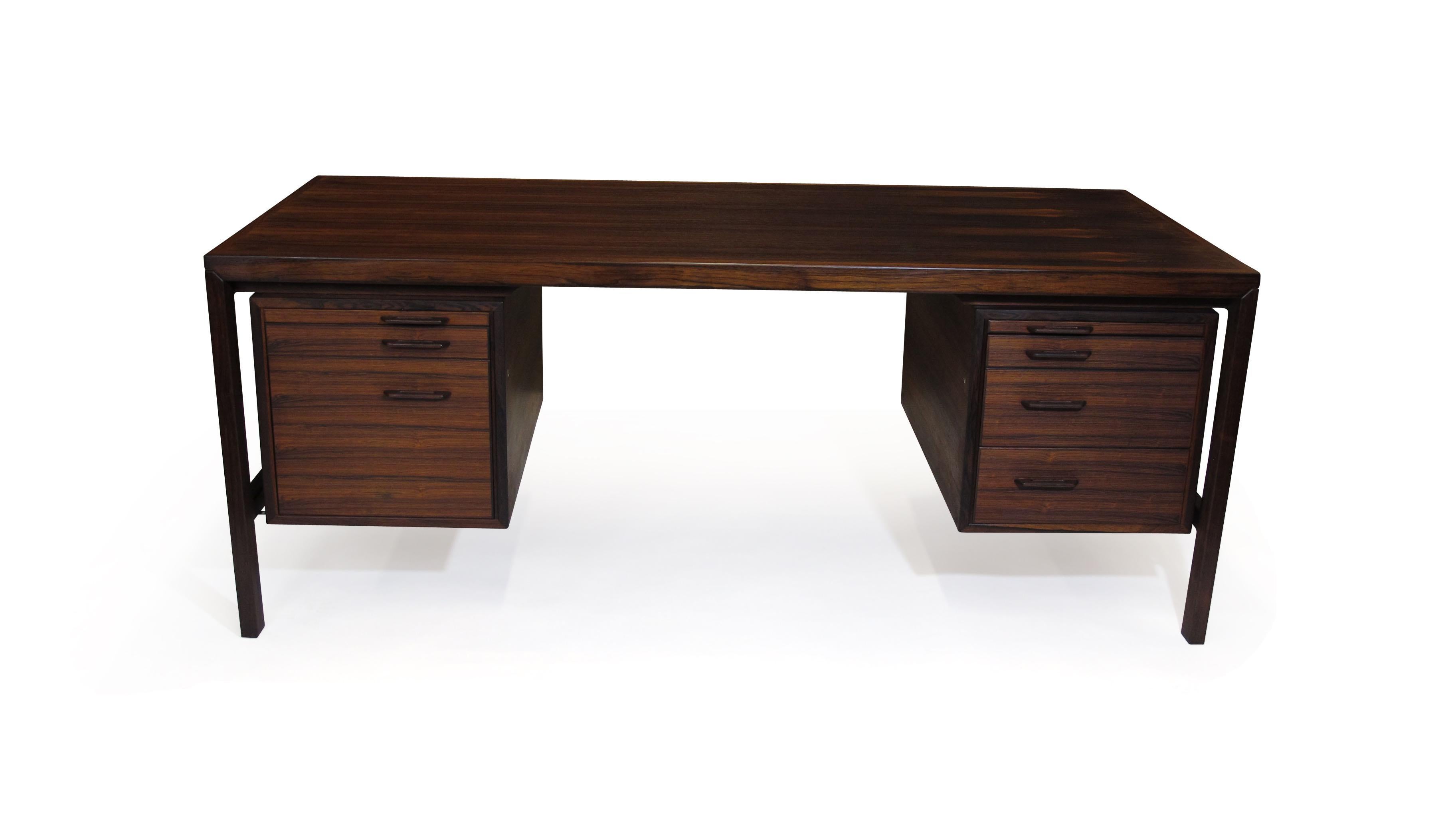 Brazilian rosewood executive desk designed by Danish designer Henry Rosengren Hasnsen for Brande Mobelindustri, Model 52, circa 1965 Denmark. The desk is handcrafted of fine Brazilian rosewood, and features two bank of drawers on left and right,