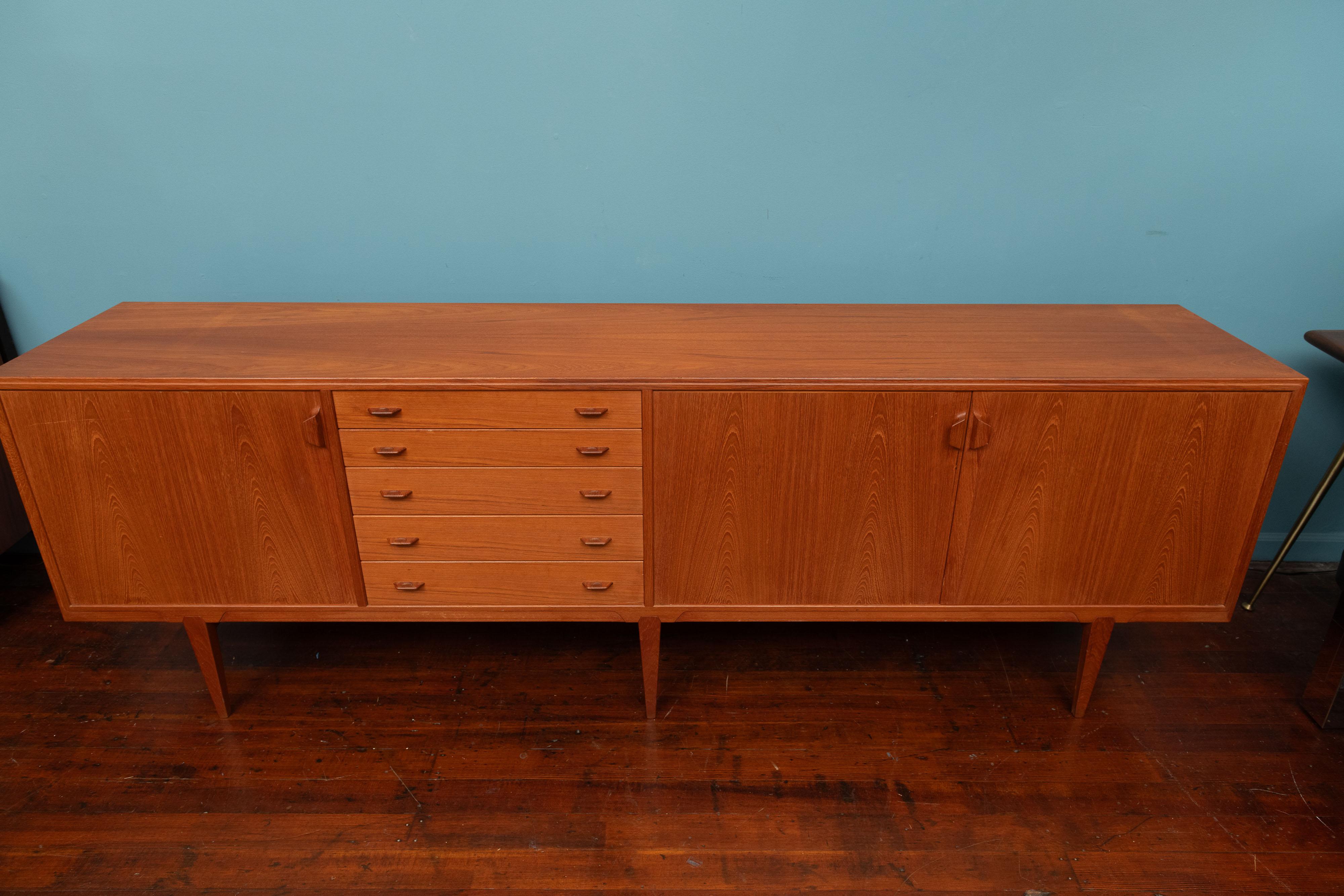 Teak Henry Rosengren Hansen - Credenza grande in teak in vendita