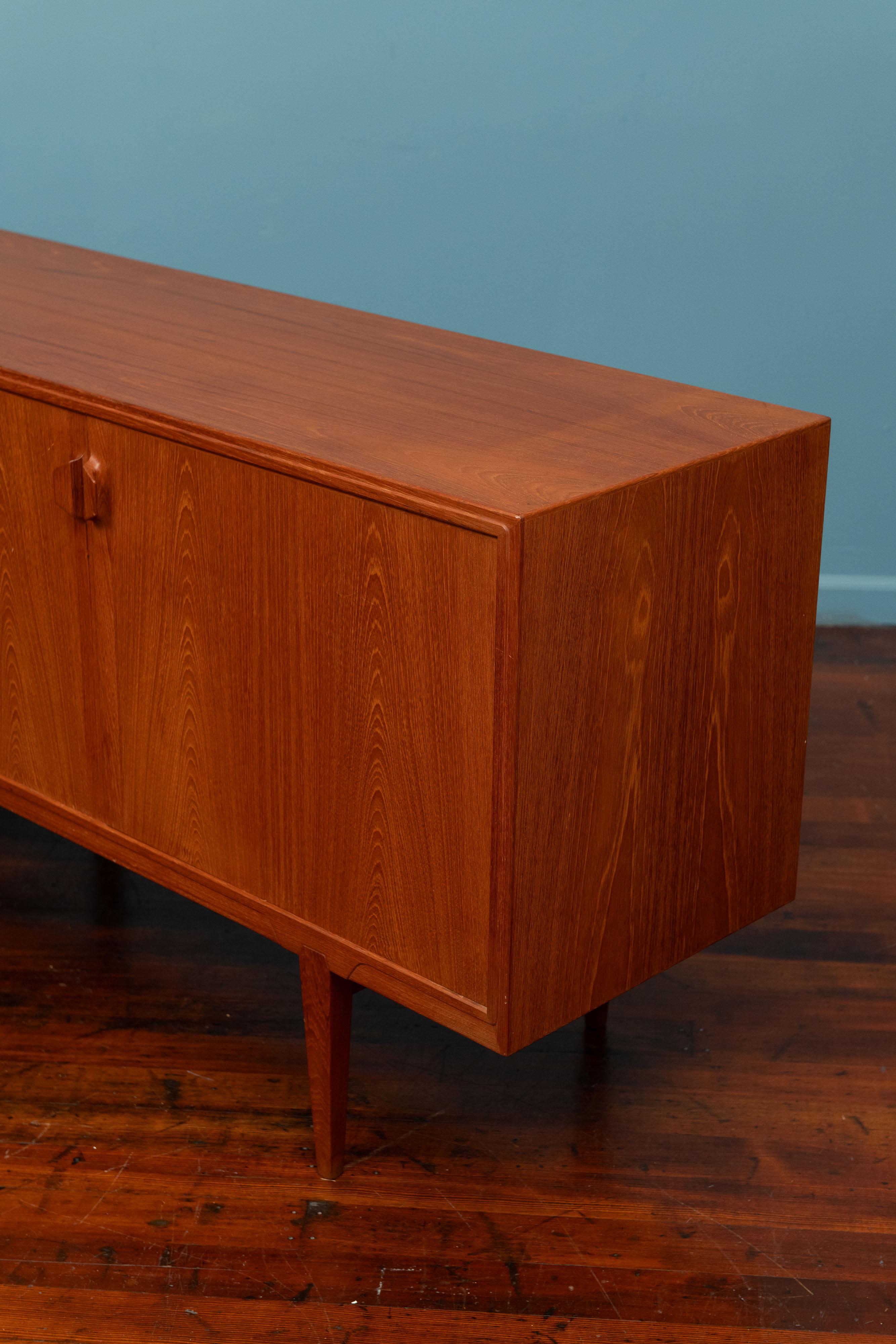 Henry Rosengren Hansen - Credenza grande in teak in vendita 2