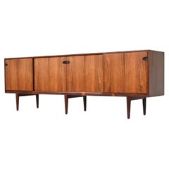 Credenza Henry Rosengren Hansen in legno di palissandro Danimarca 1960