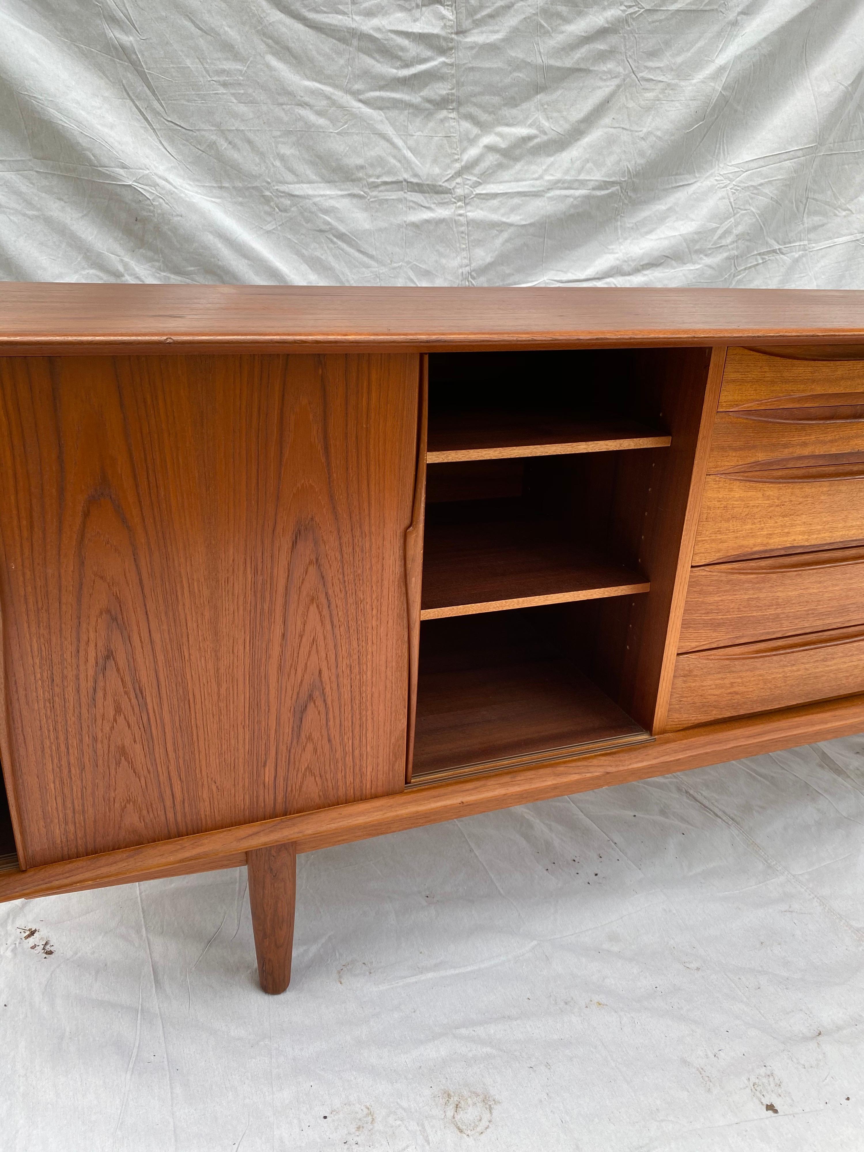 Henry Rosengren Hansen Teak Credenza for Skovby Mobelfabrik, Denmark 5