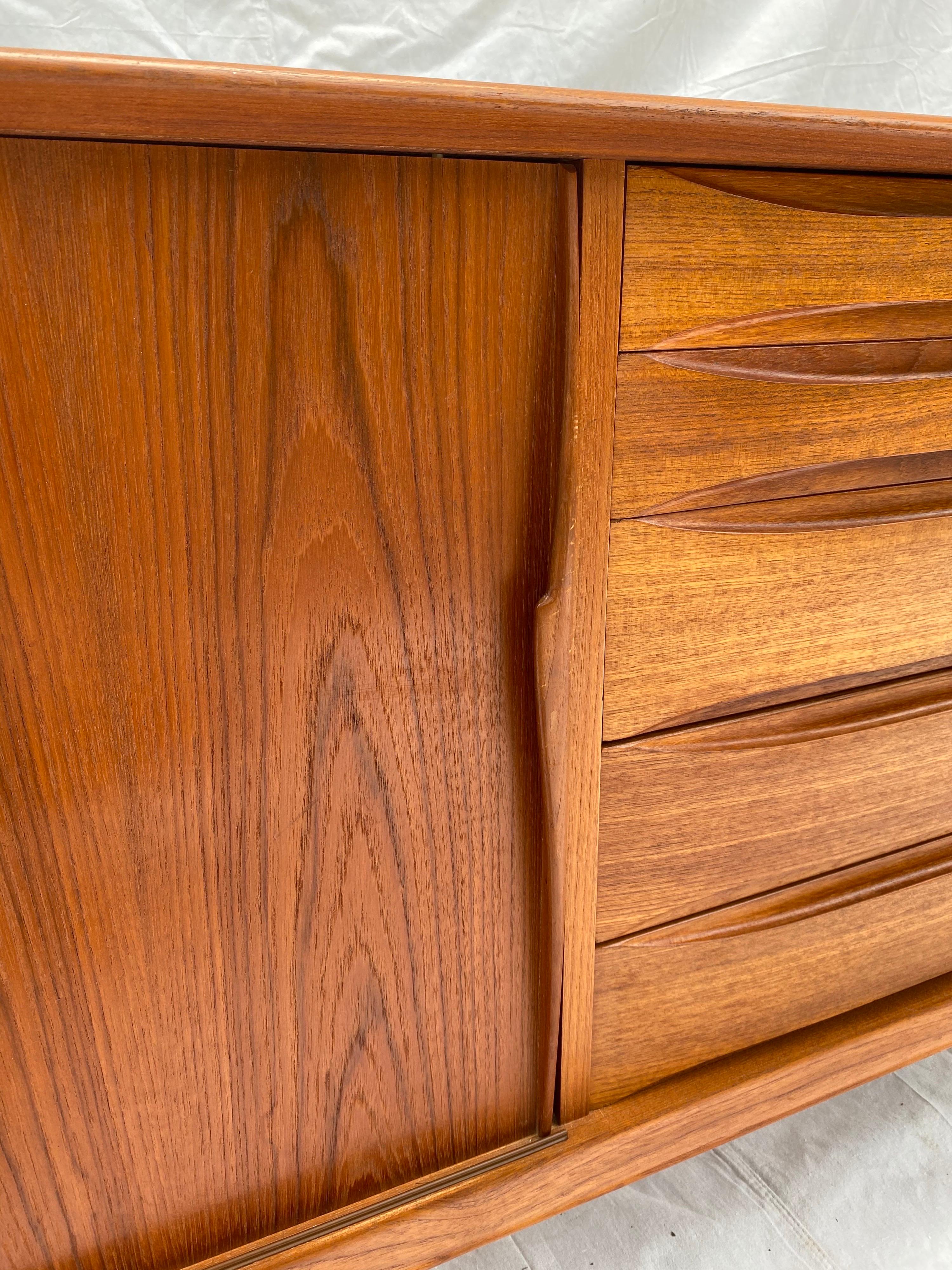 Henry Rosengren Hansen Teak Credenza for Skovby Mobelfabrik, Denmark In Good Condition In Philadelphia, PA