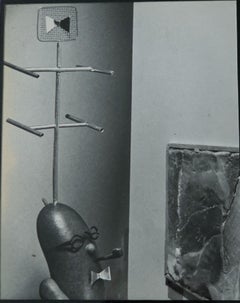 Critico d'arte con struttura a testa De Stijl prima della pittura astratta del dopoguerra C.C.