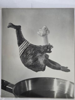 Henry Rox "Ein Koch taucht in eine Bratpfanne" Foto-Skulptur C. 1944 Vintage Print