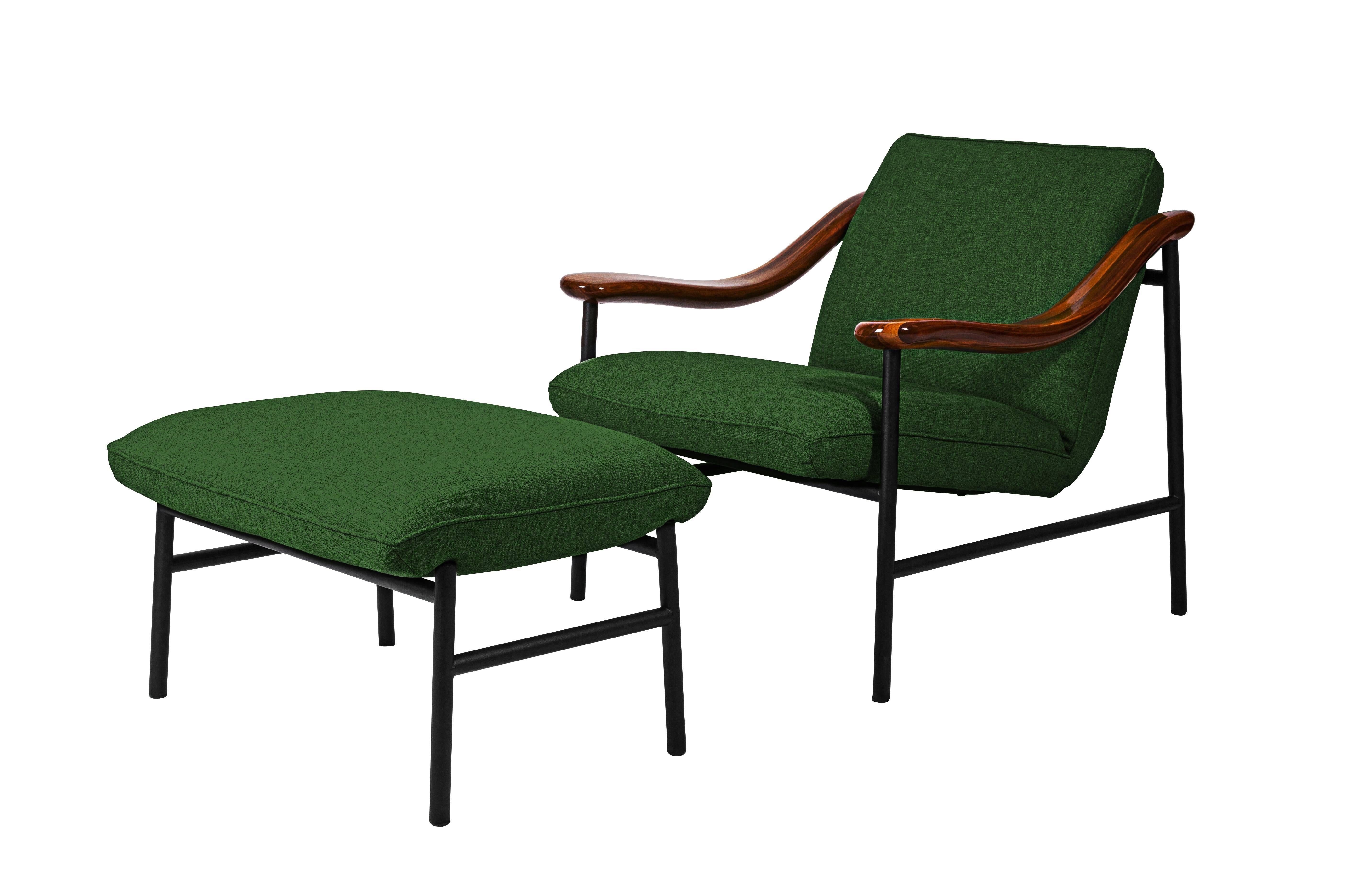 Henry Russell Indigo Blue Lounge Chair Stainless Steel Frame Walnut Armrests im Angebot 3