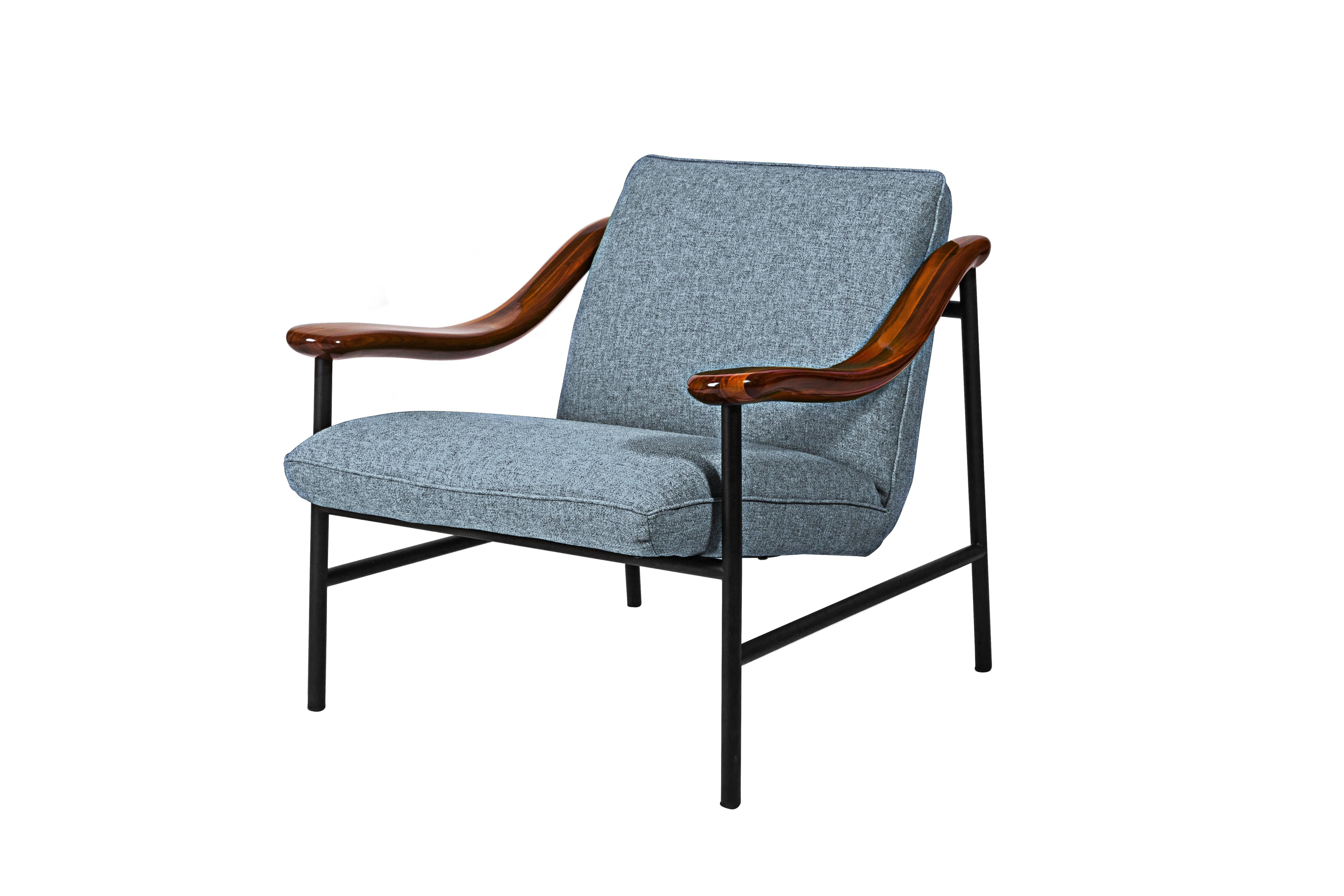 Henry Russell Indigo Blue Lounge Chair Stainless Steel Frame Walnut Armrests im Angebot 5