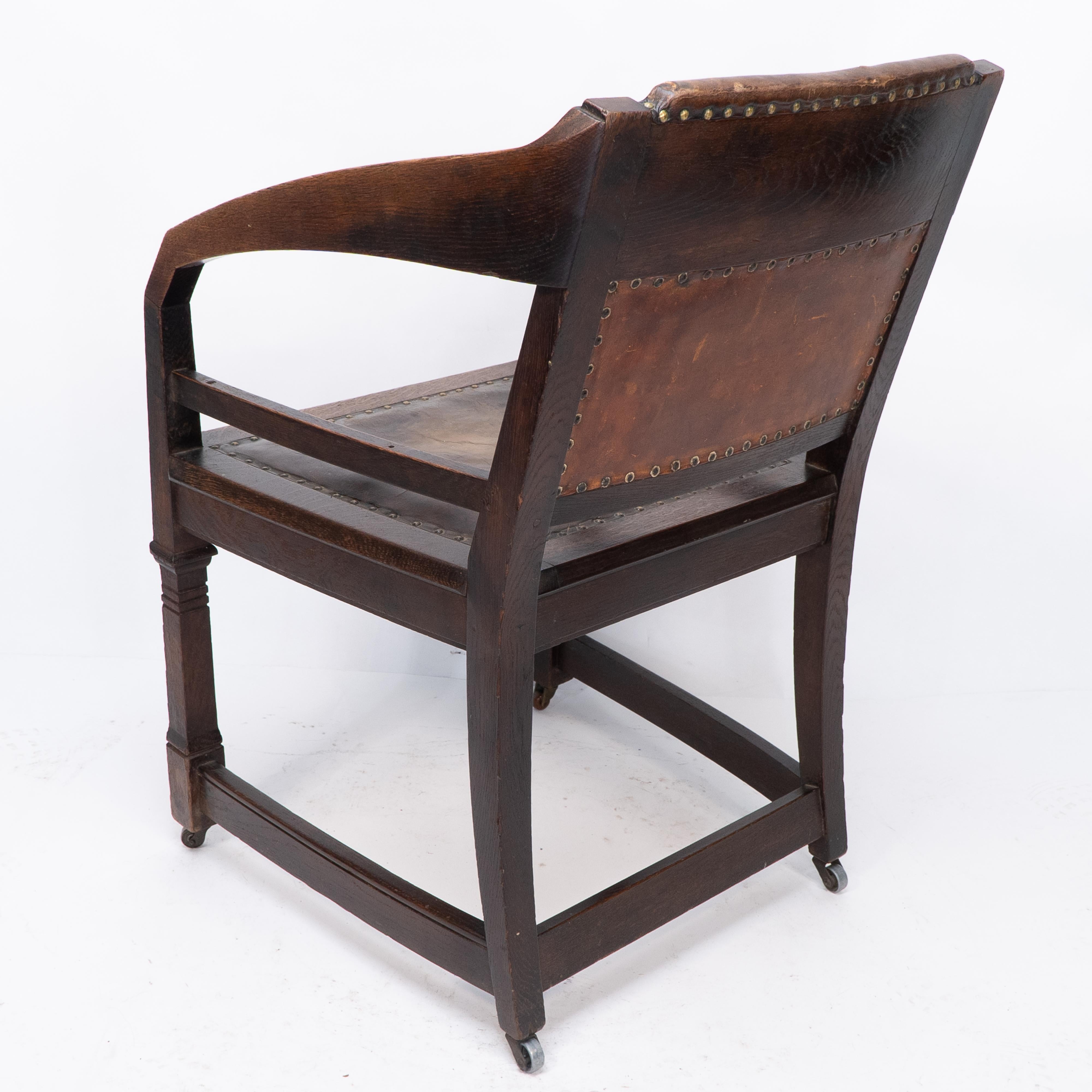 Henry van de Velde Style d'un fauteuil en chêne Arts & Craft cuir d'origine en vente 8