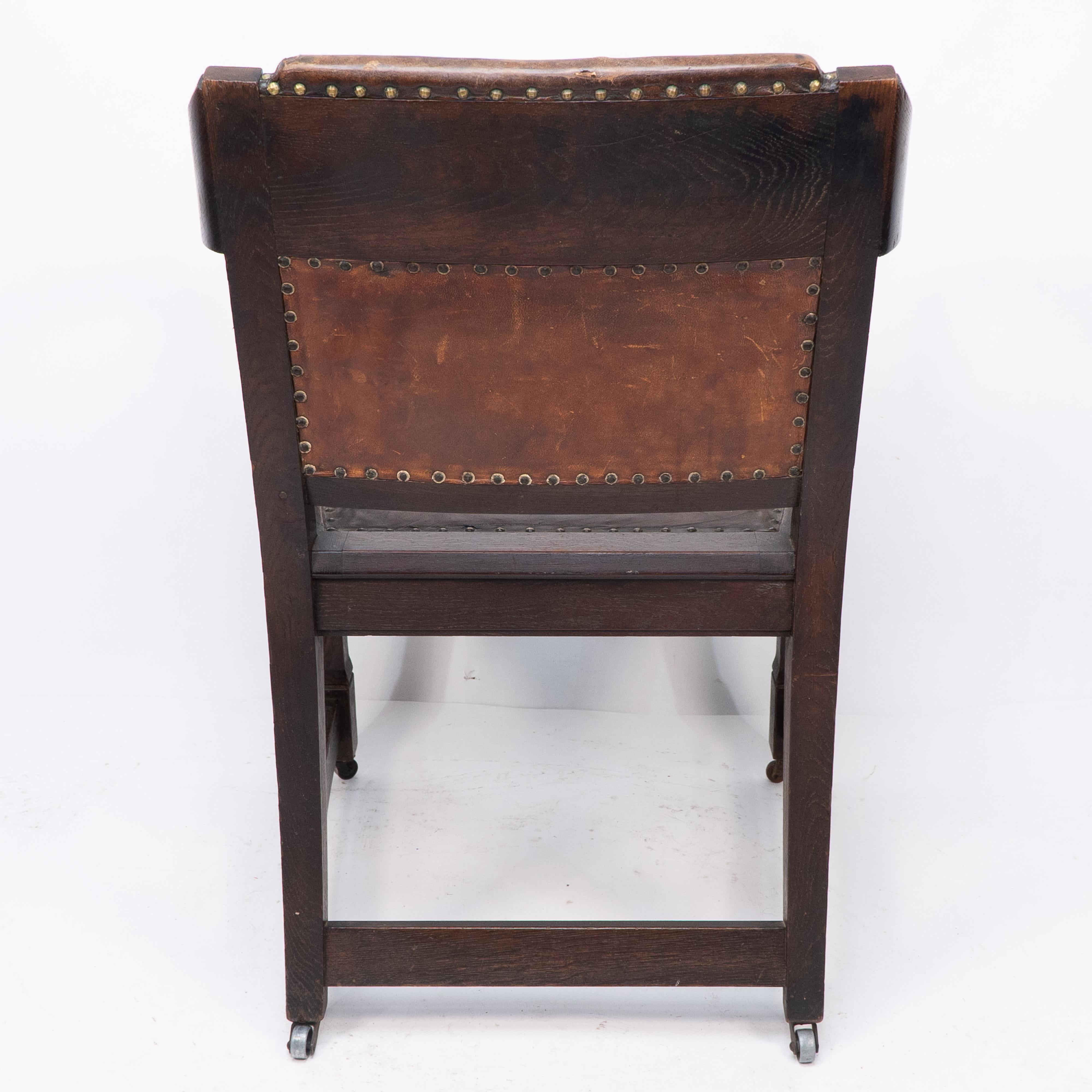 Henry van de Velde Style d'un fauteuil en chêne Arts & Craft cuir d'origine en vente 9