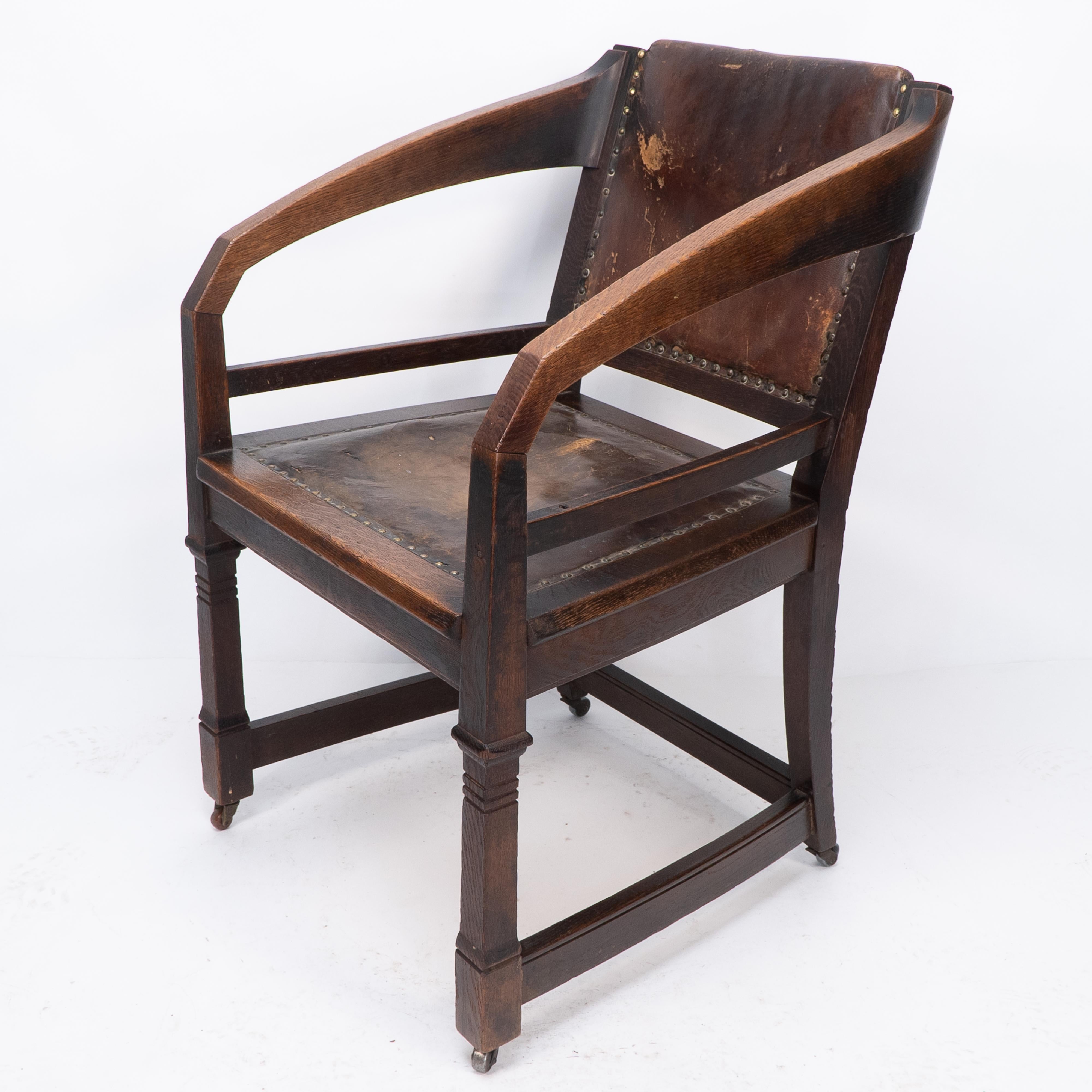Arts and Crafts Henry van de Velde Style d'un fauteuil en chêne Arts & Craft cuir d'origine en vente
