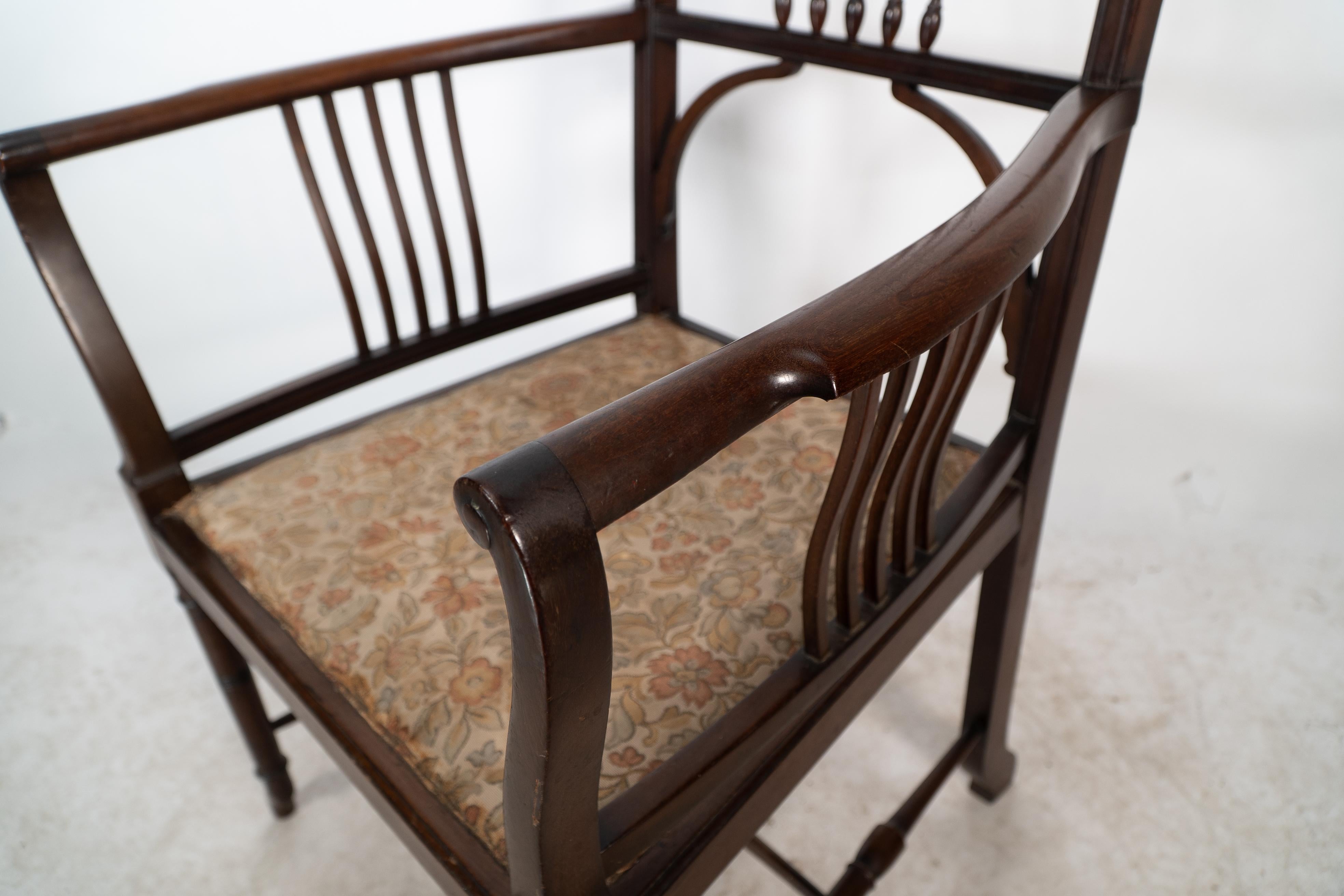 Henry W Batley attr. Un sillón de nogal del Aesthetic Movement con toques sinuosos. en venta 8