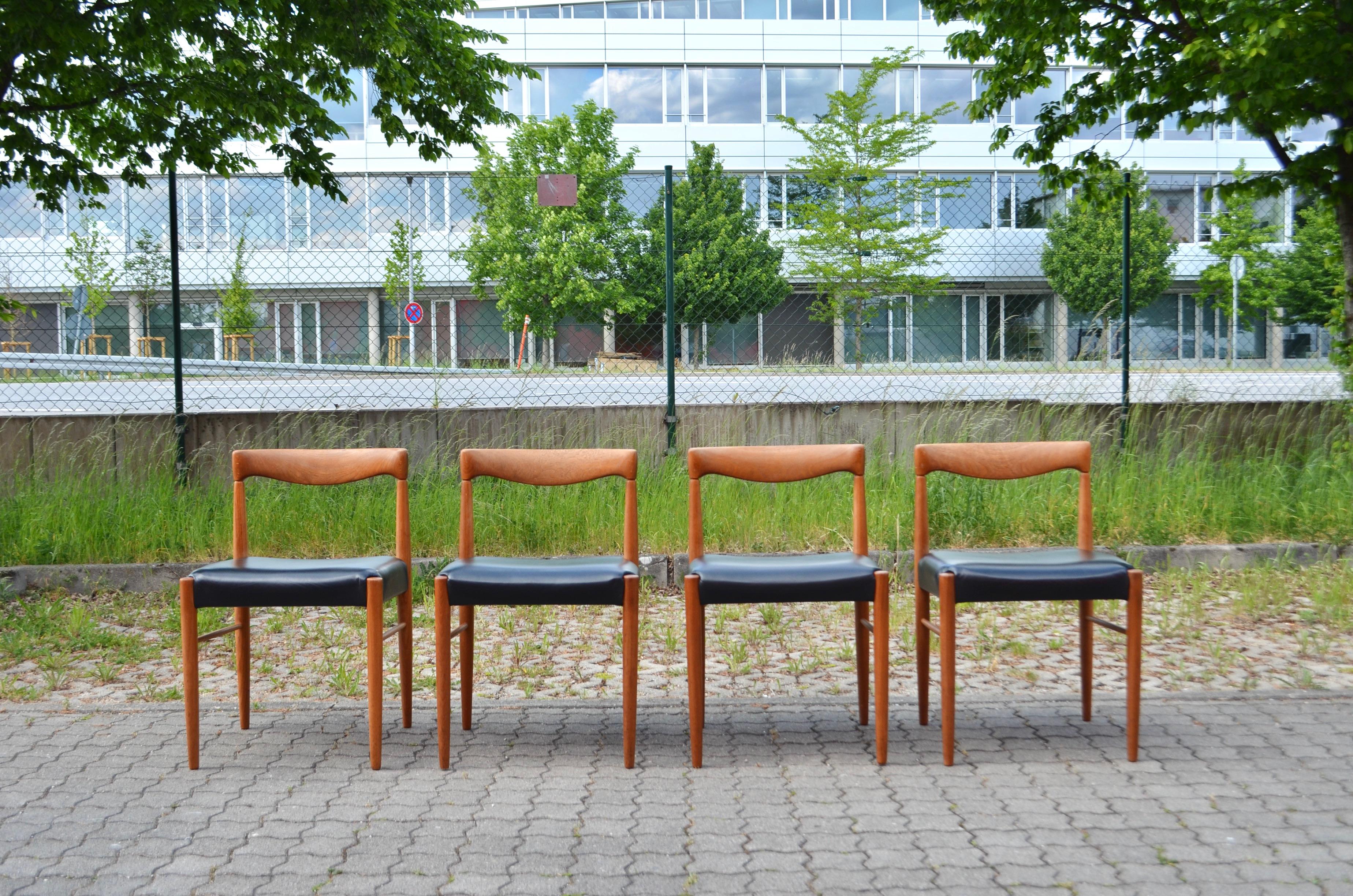 Bramin dining chairs in black aniline leather designed by Henry Walter Klein.
The chairs was upholstered long time ago with tblack aniline leather and thick foam to made it extracomfortable.
Solid teak frame with nice details.
Set of 4.