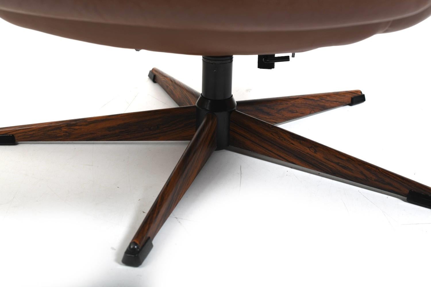 Henry W. Klein fauteuil de salon pivotant en cuir des années 1960 en vente 3