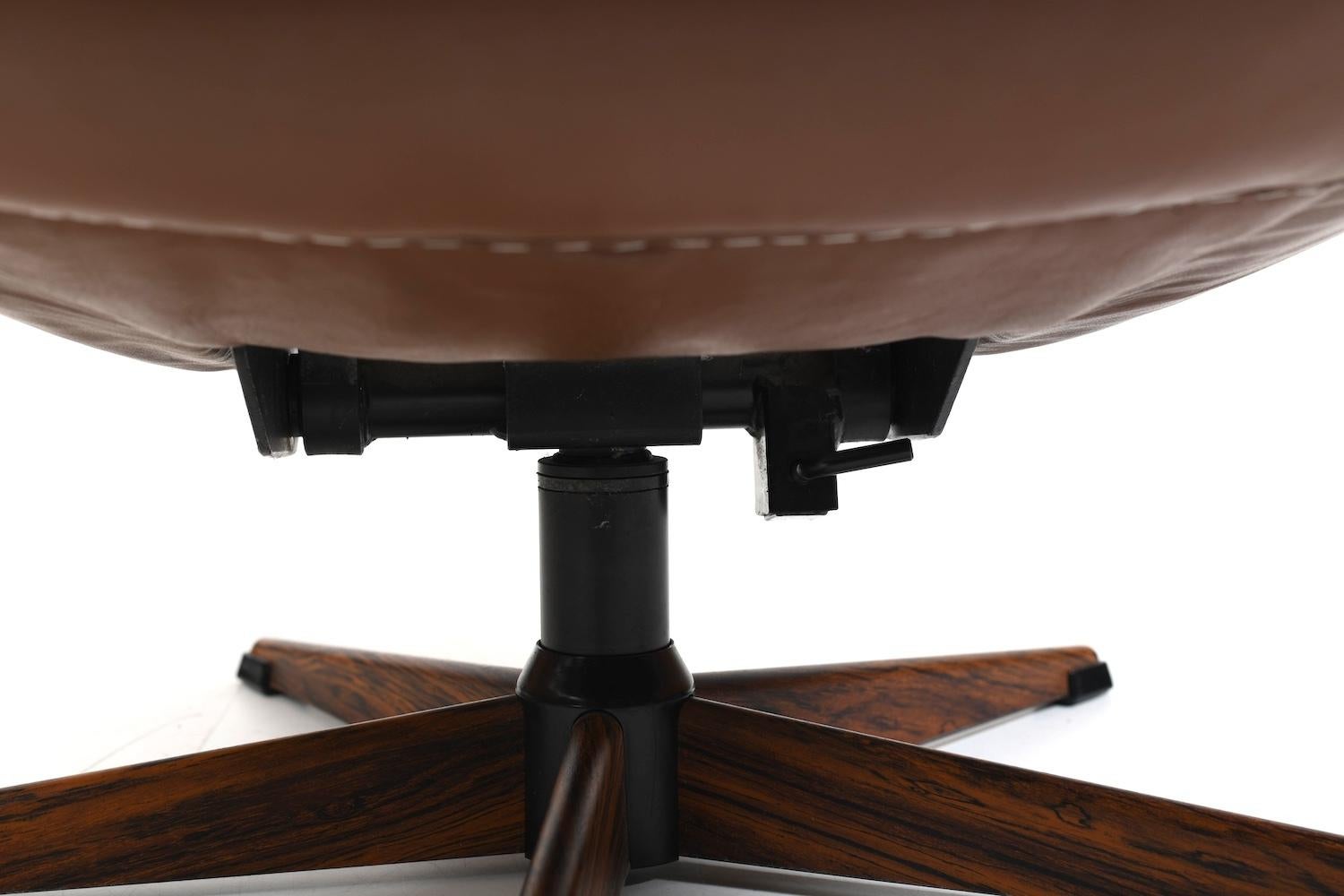 Henry W. Klein fauteuil de salon pivotant en cuir des années 1960 en vente 4