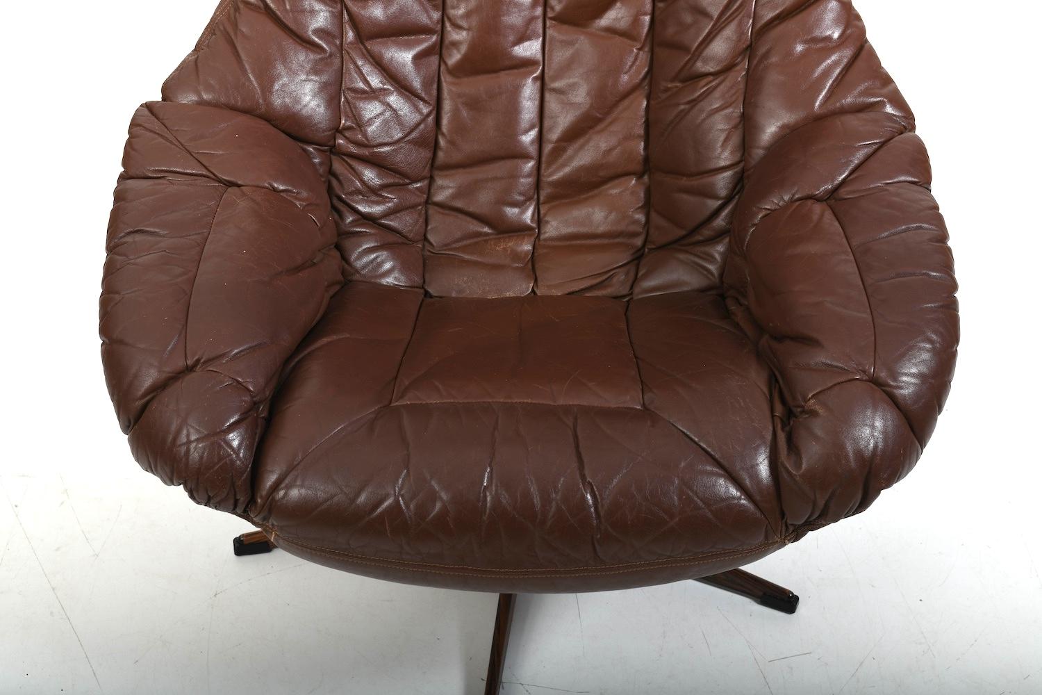 Henry W. Klein Leather Swivel Lounge Chair 1960s For Sale 6