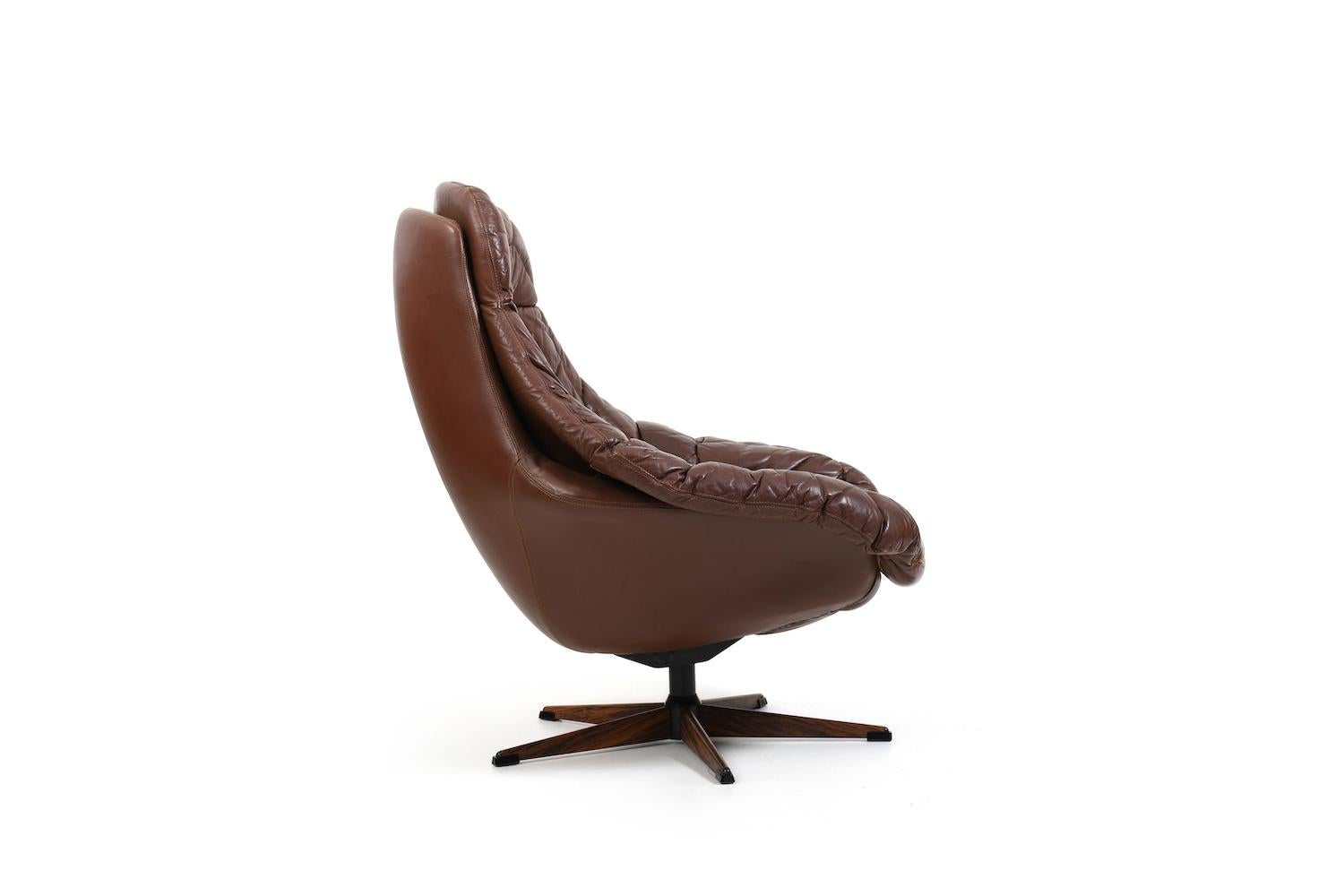 Scandinavian Modern Henry W. Klein Leather Swivel Lounge Chair 1960s For Sale