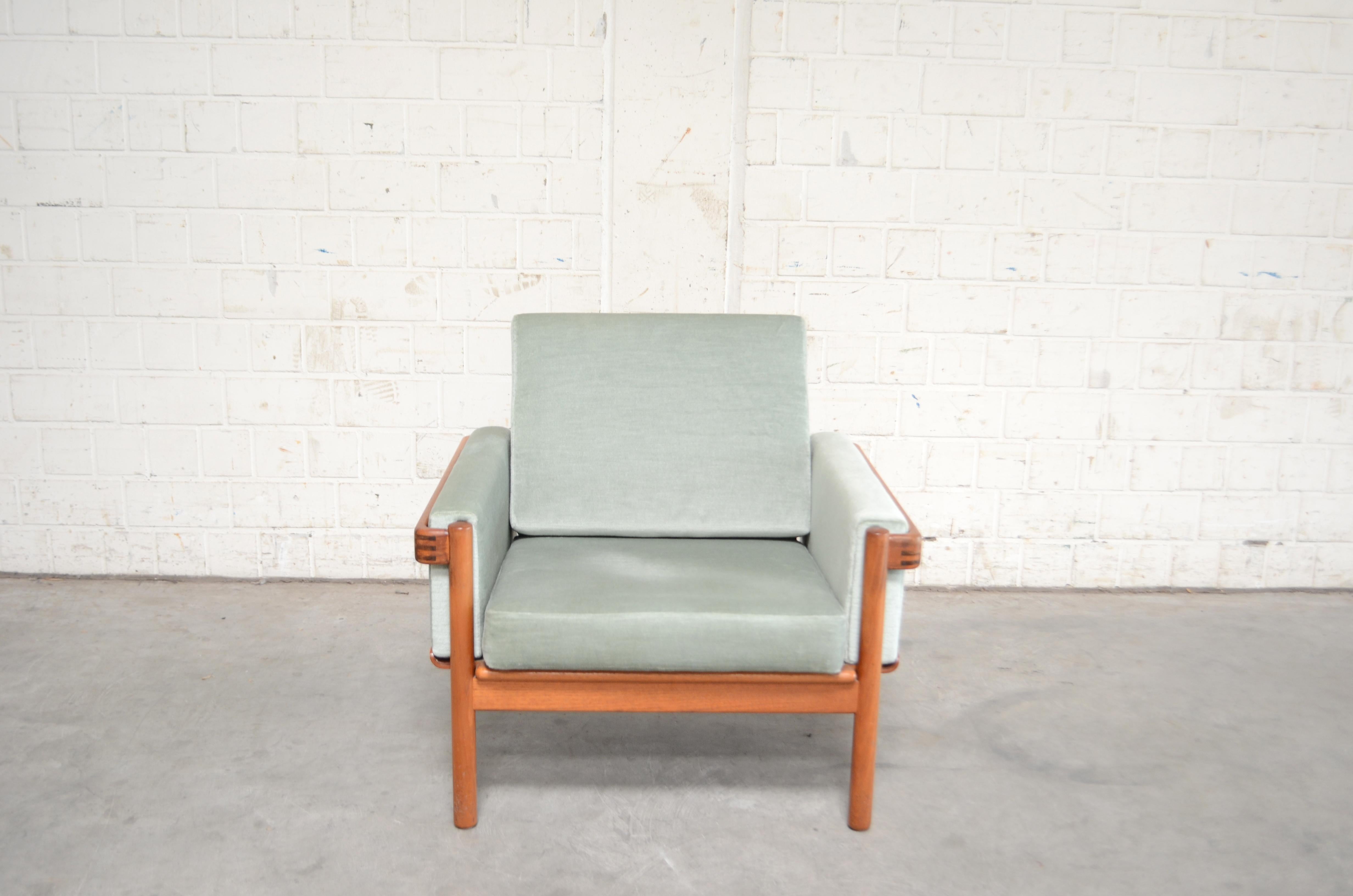 Danois Henry Walter Klein fauteuil moderne danois en teck pour Bramin