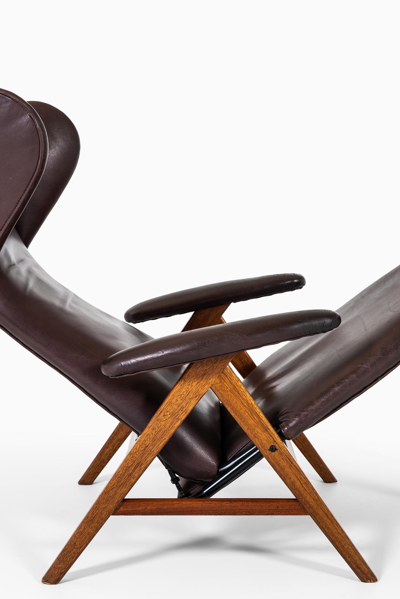 Rare fauteuil inclinable conçu par Henry Walter Klein (H.W. Klein). Produit par Bramin Møbler au Danemark. Deux positions réglables.